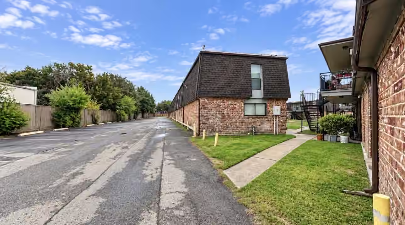 Photo 2 of 10802 Kingspoint Road 401, Houston, TX