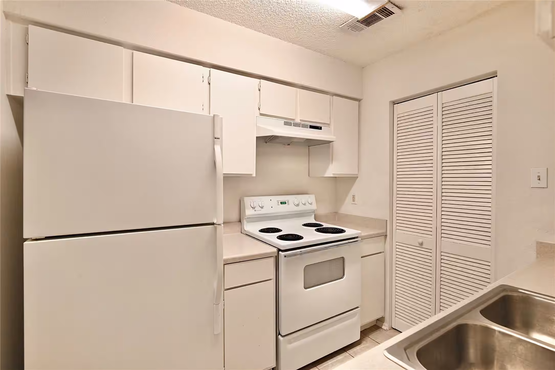 Photo 3 of 9407 Pagewood Lane, Houston, TX