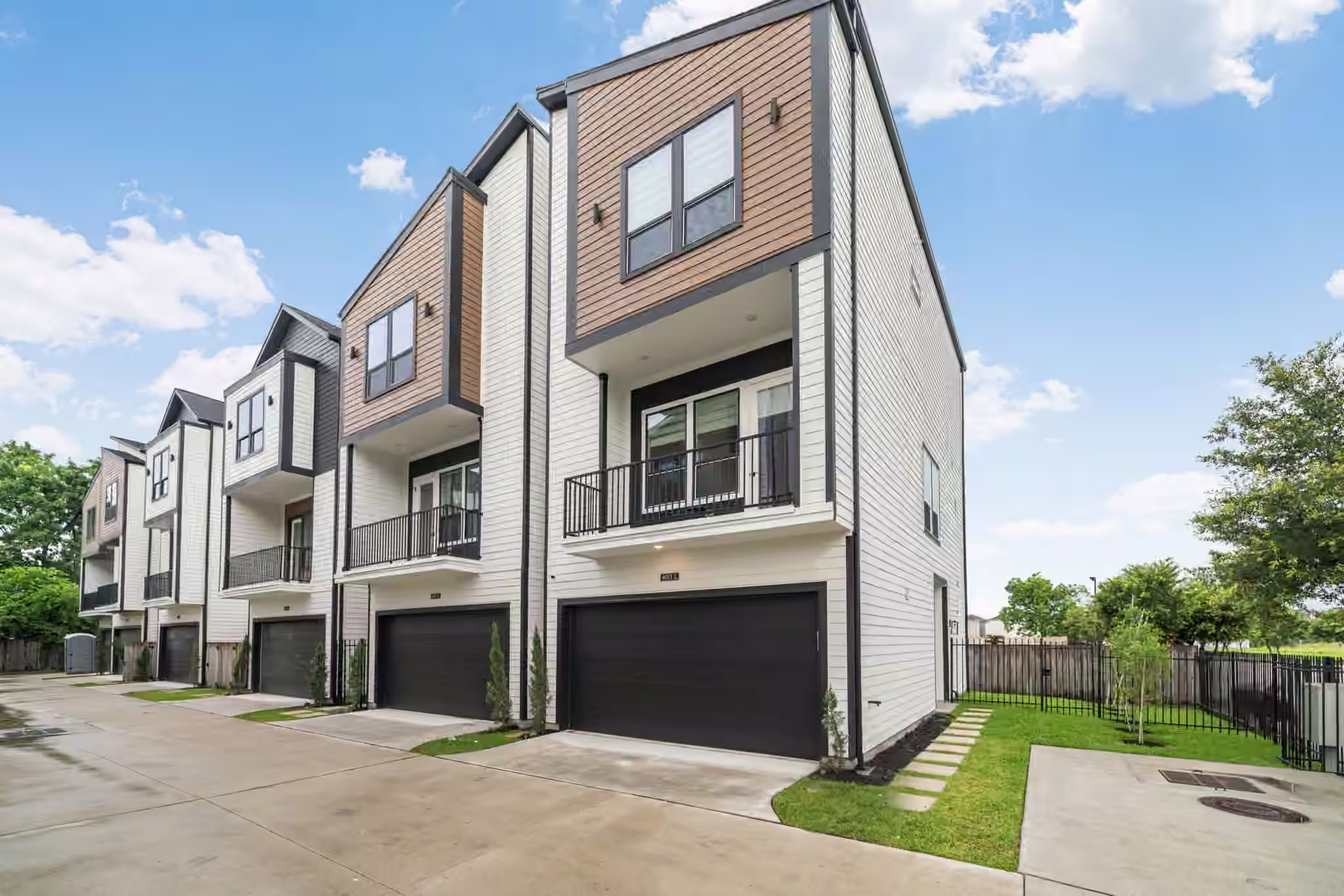 Photo 2 of 4013 Griggs Road E, Houston, TX