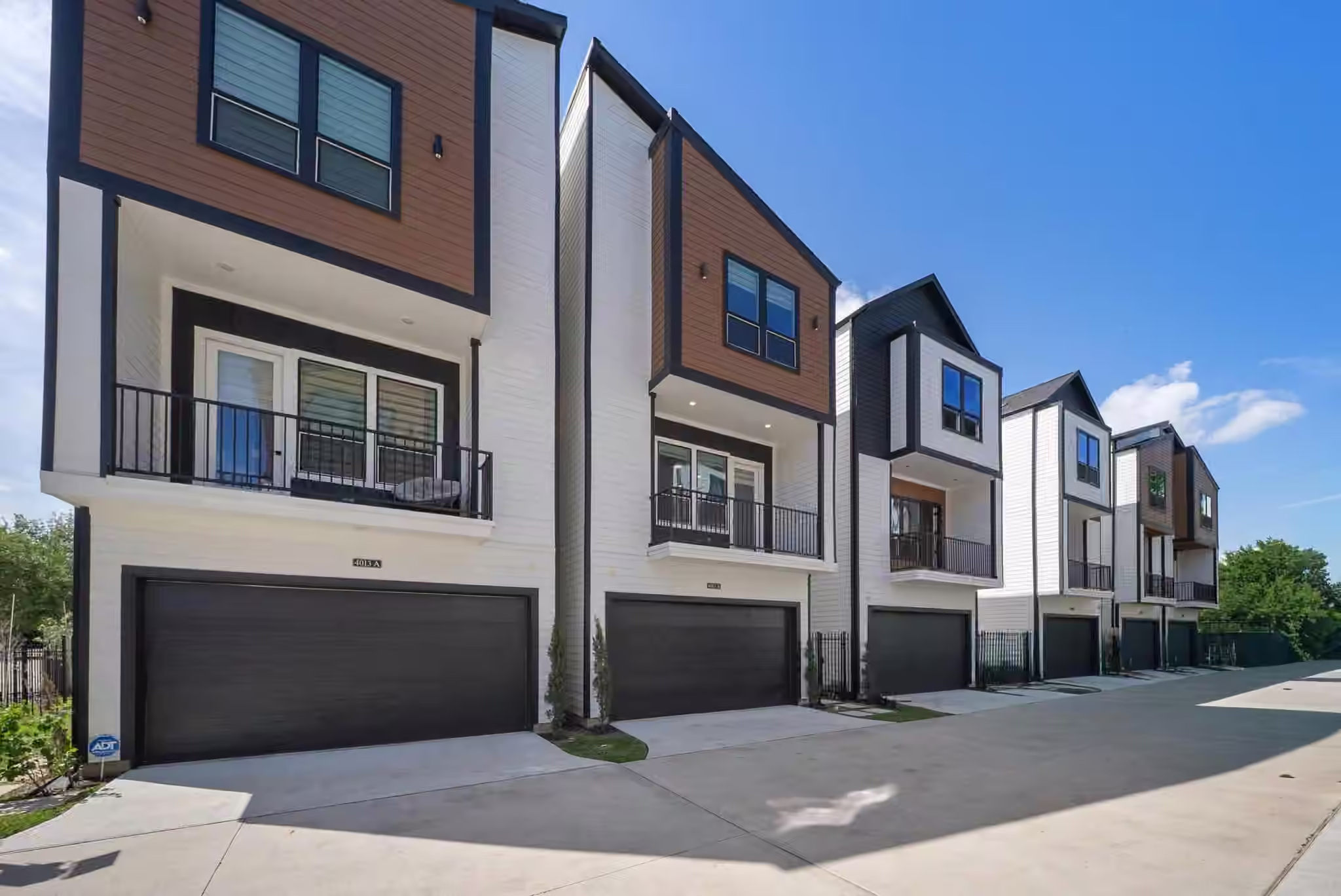 Photo 3 of 4013 Griggs Road E, Houston, TX