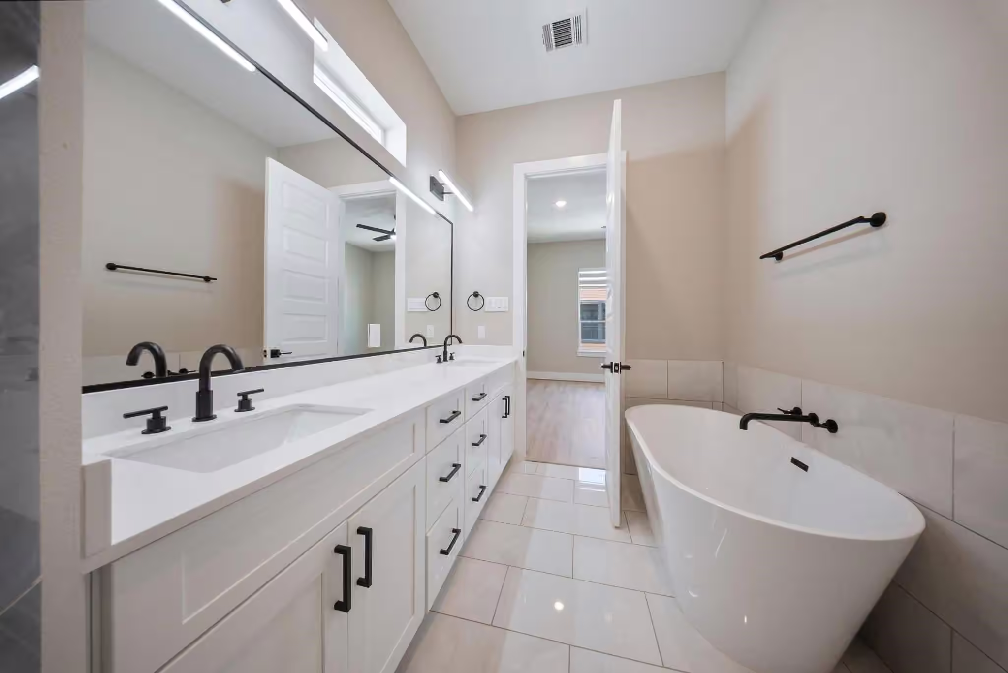 Photo 5 of 4013 Griggs Road E, Houston, TX
