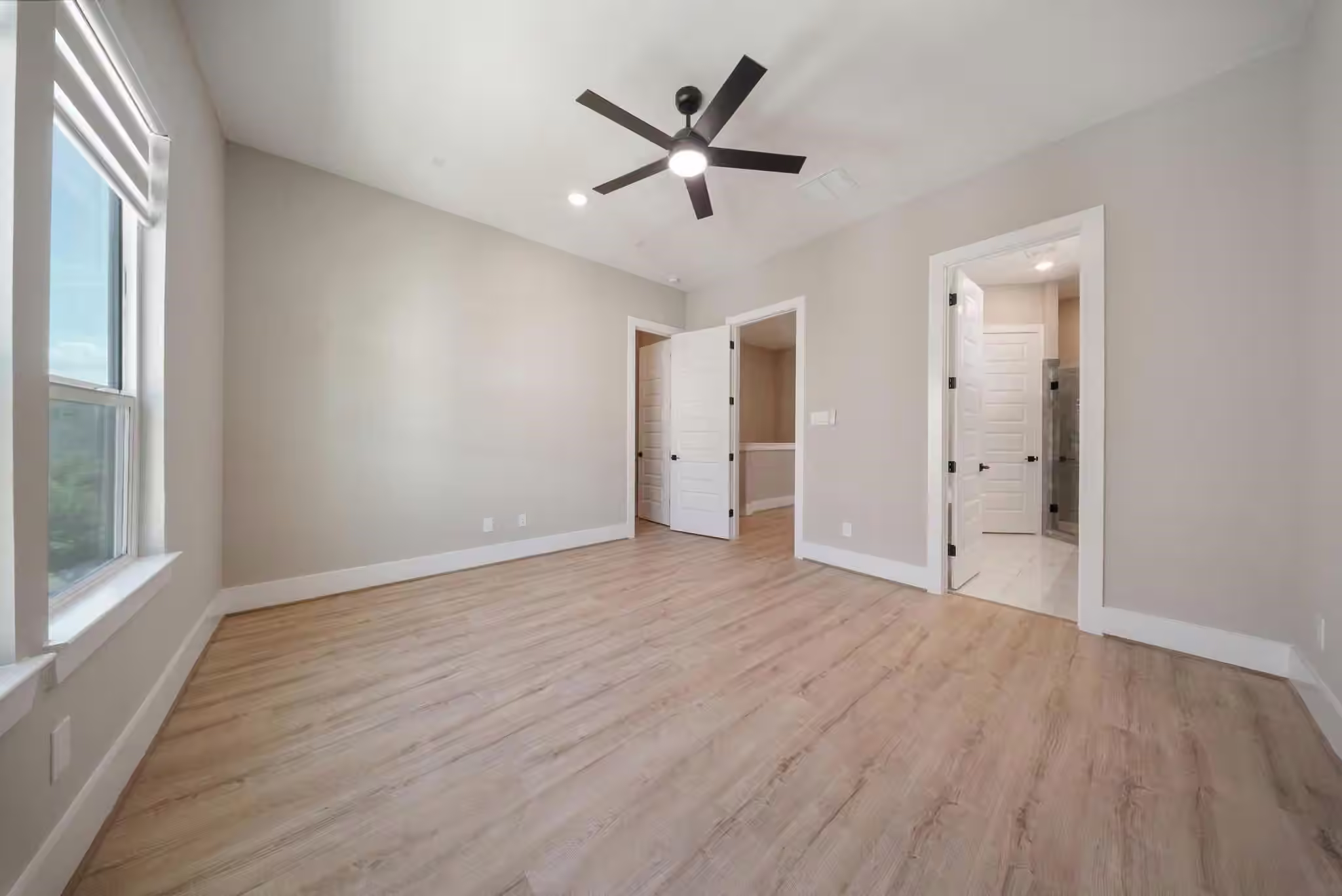Photo 7 of 4013 Griggs Road E, Houston, TX