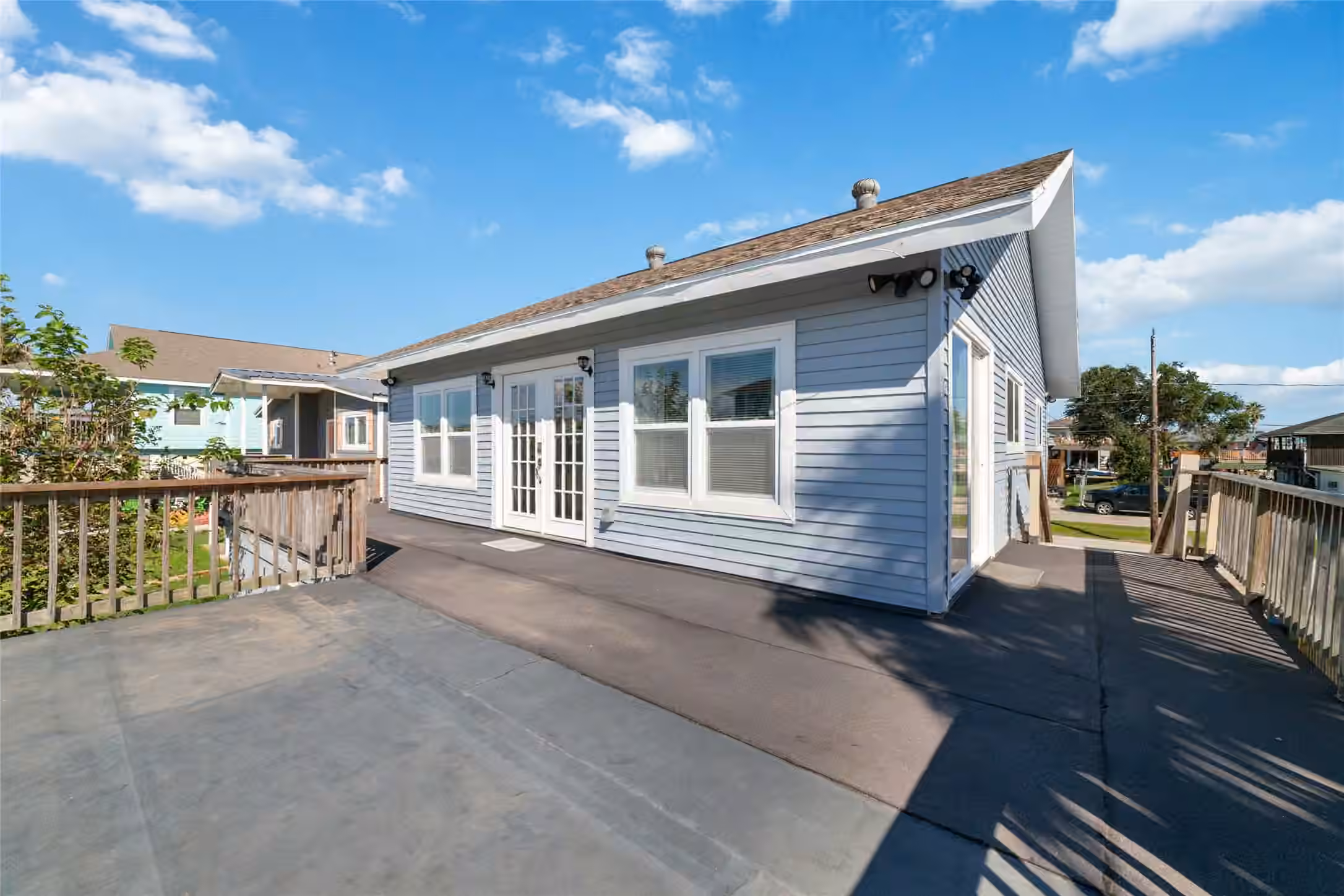 Photo 5 of 196 Barracuda Street, Bayou Vista, TX