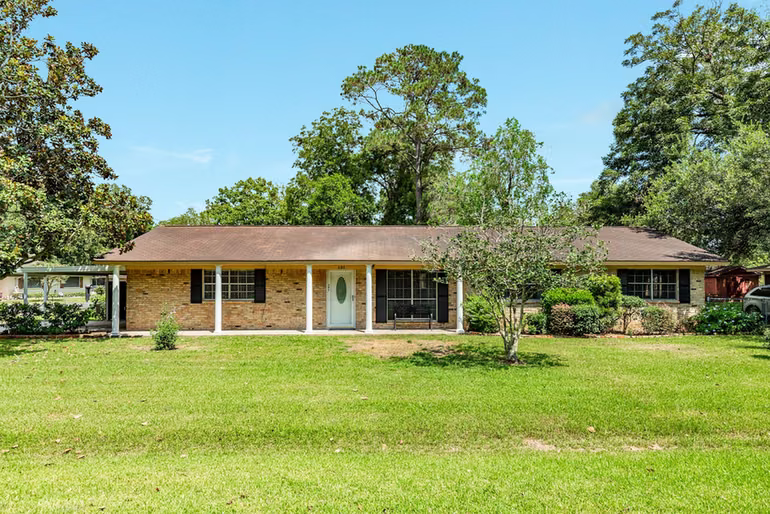 Photo of 101 Irwin Rd Road, West Columbia, TX