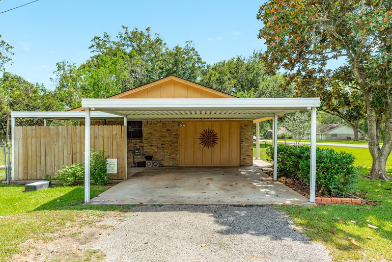 Photo 6 of 101 Irwin Rd Road, West Columbia, TX