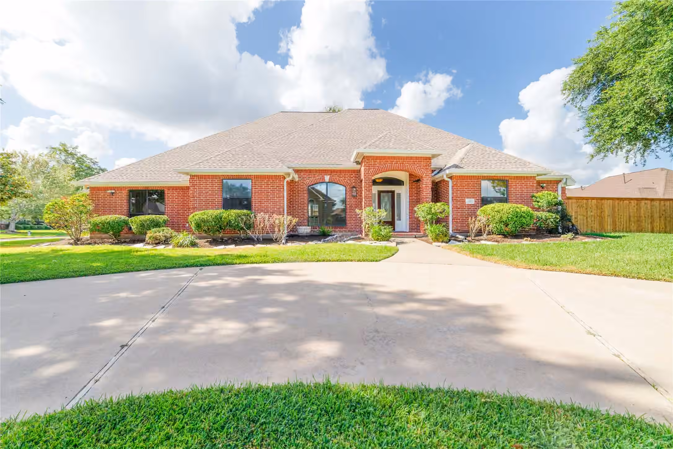 Photo of 203 Canyon Oak Drive, Lake Jackson, TX 77566