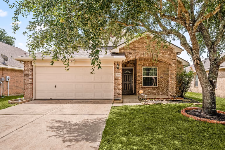 Photo 2 of 11138 Overland Trail Drive, Richmond, TX