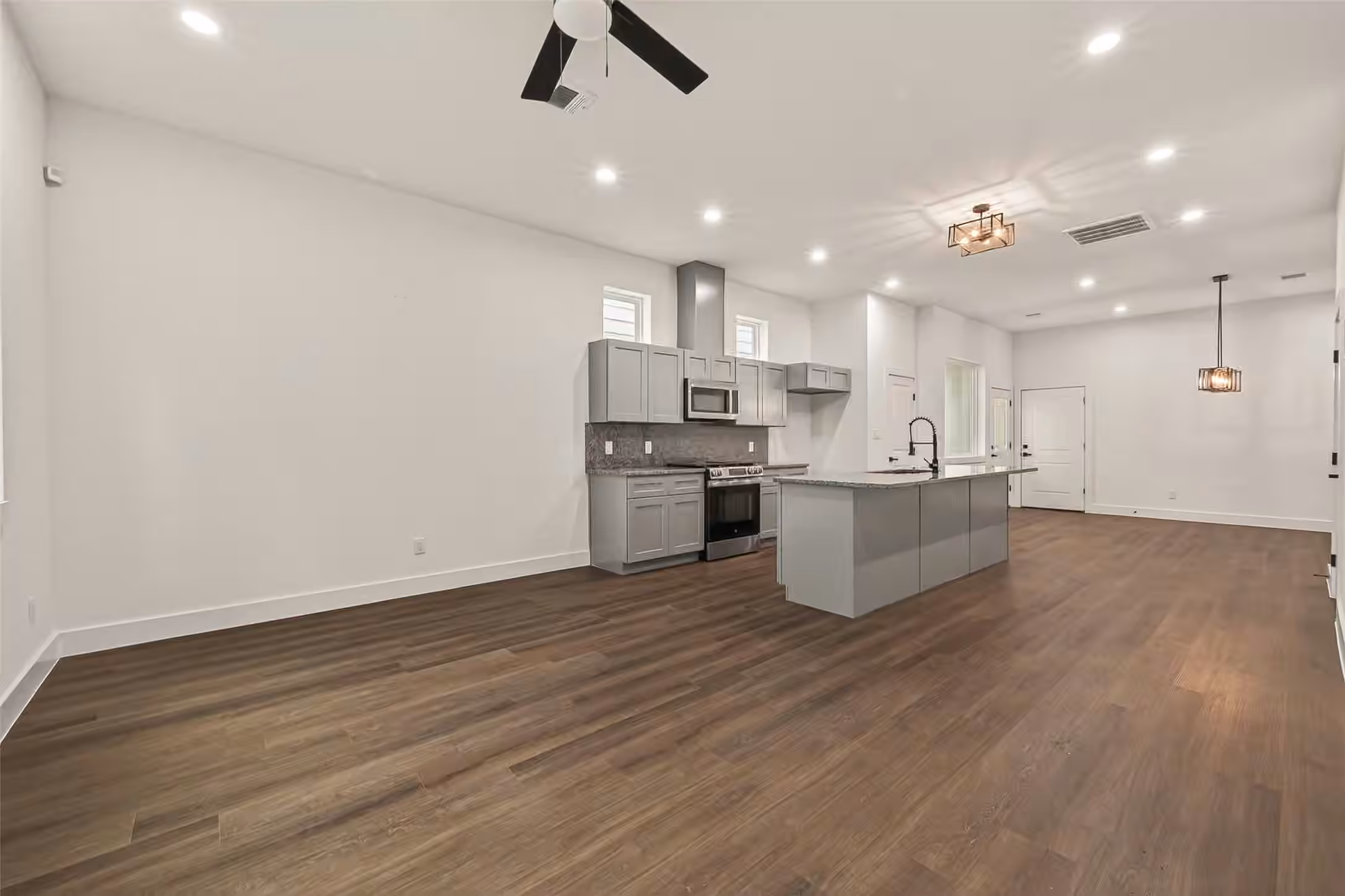 Photo 4 of 6808 Madrid Street, Houston, TX