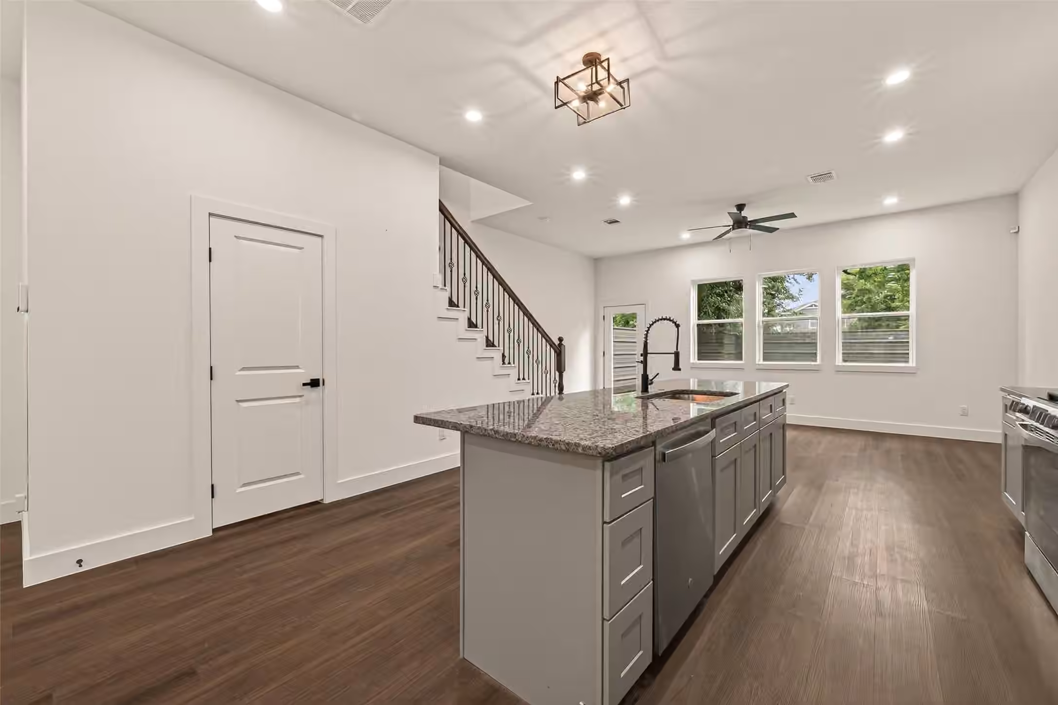 Photo 7 of 6808 Madrid Street, Houston, TX