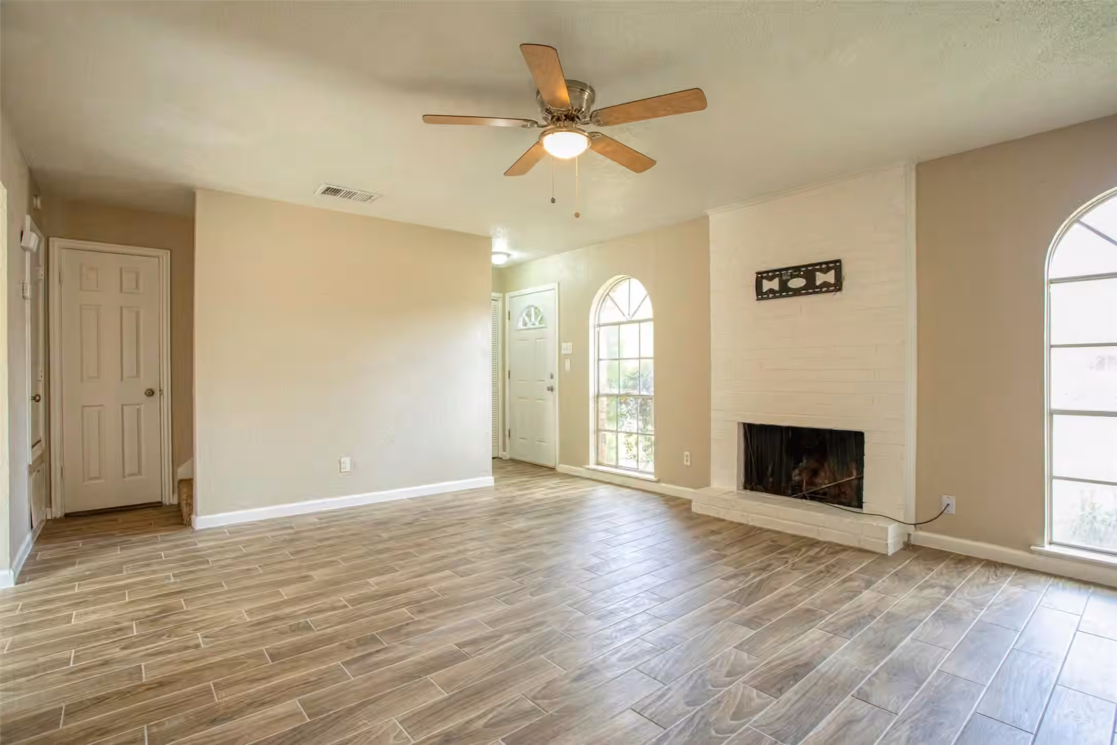 Photo 3 of 1556 Silverpines Road 556, Houston, TX