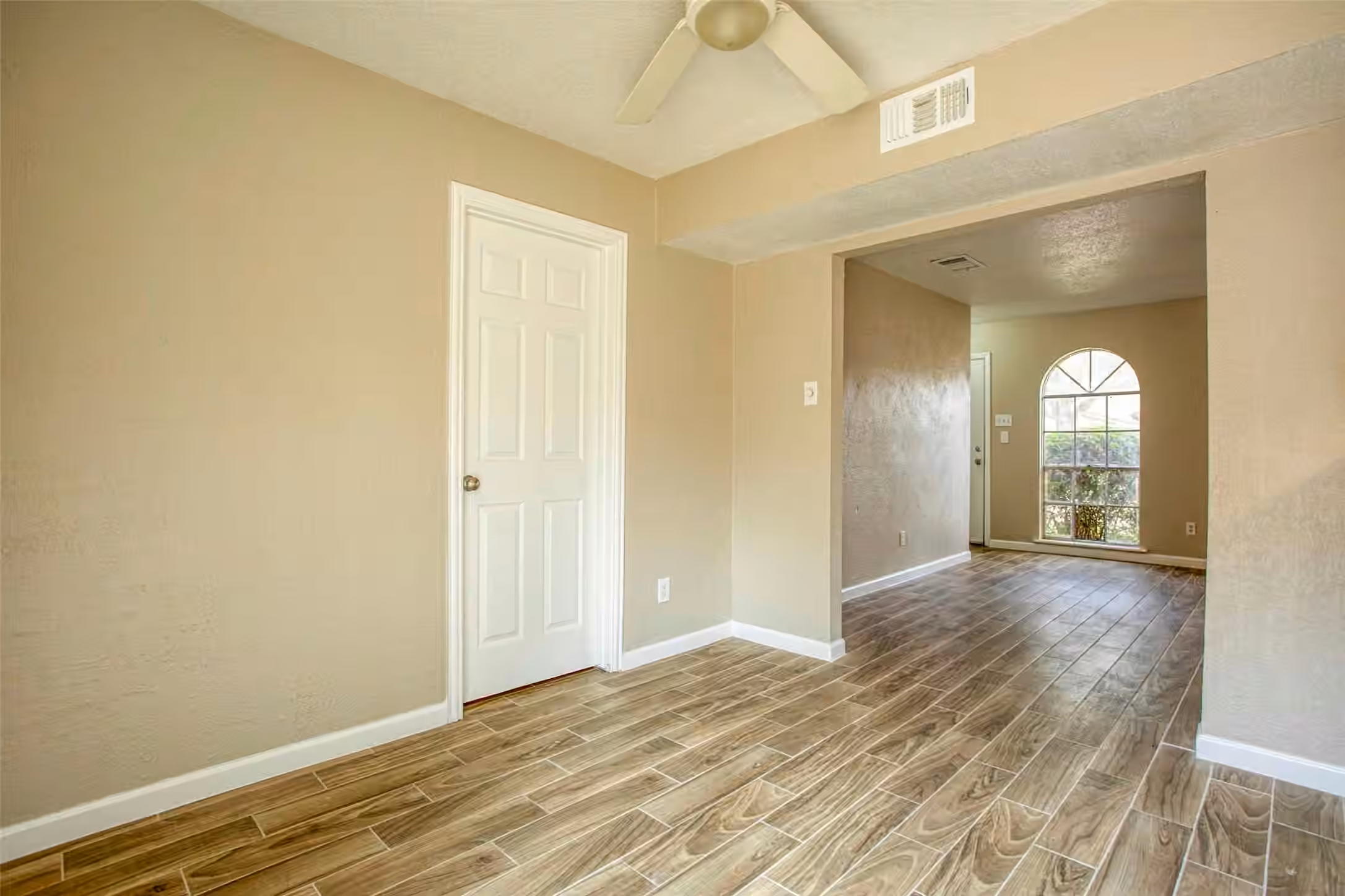 Photo 4 of 1556 Silverpines Road 556, Houston, TX