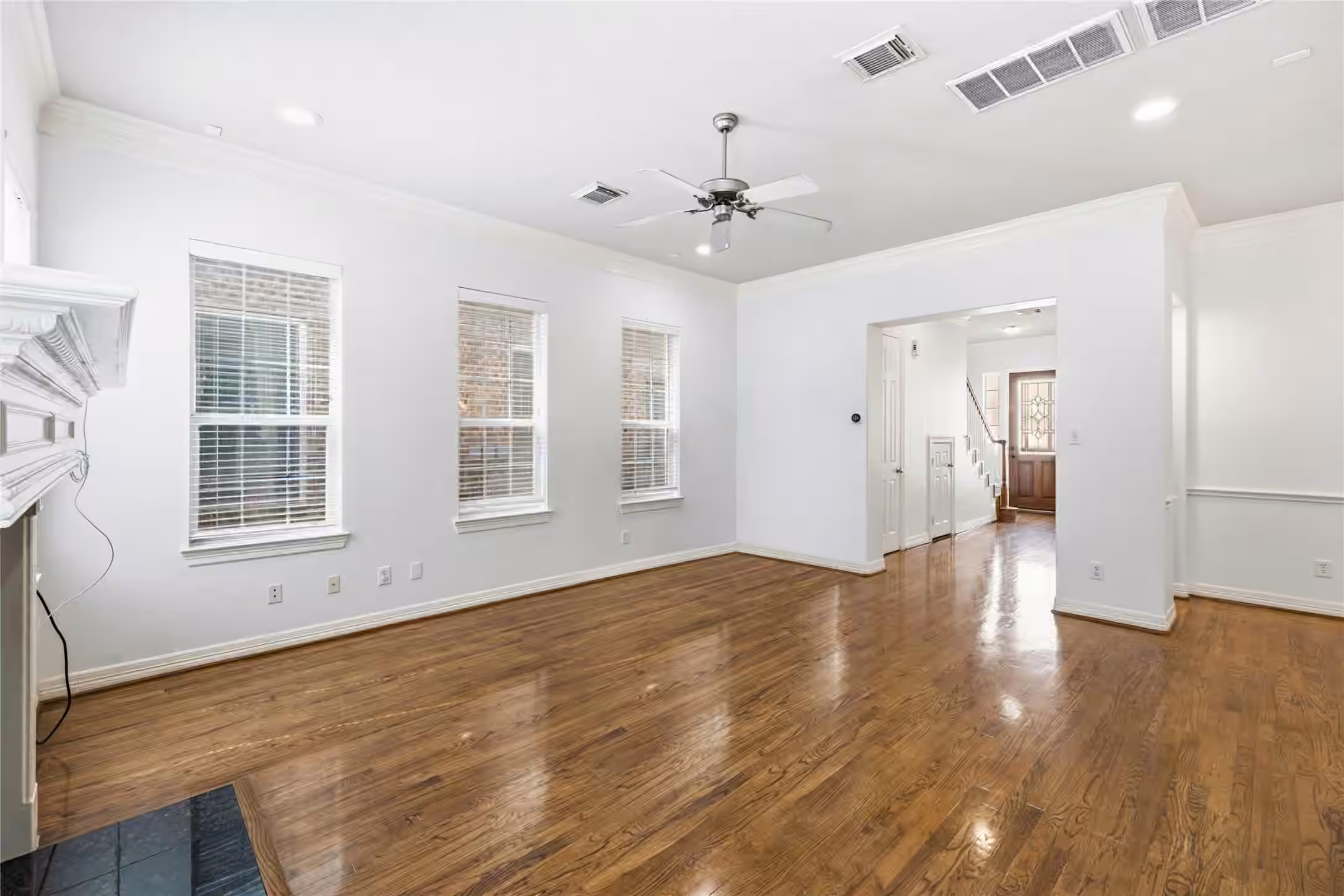 Photo 3 of 3207 Holly Shores Drive, Houston, TX