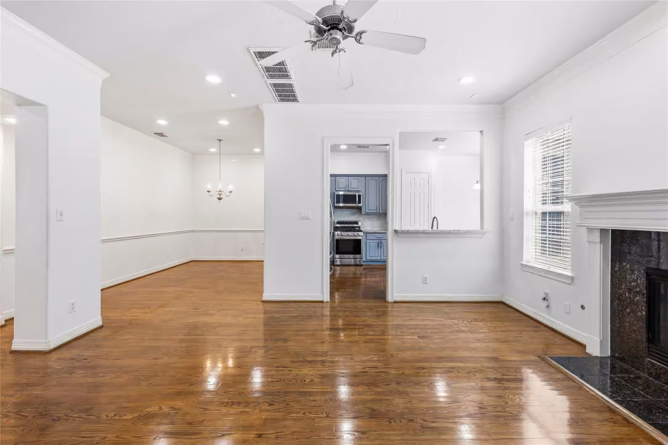 Photo 4 of 3207 Holly Shores Drive, Houston, TX