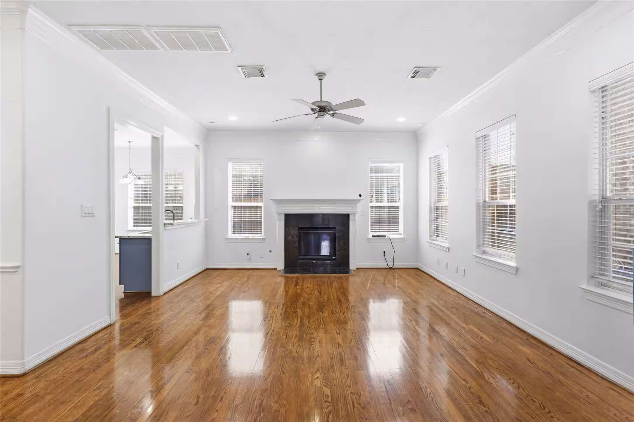 Photo 5 of 3207 Holly Shores Drive, Houston, TX