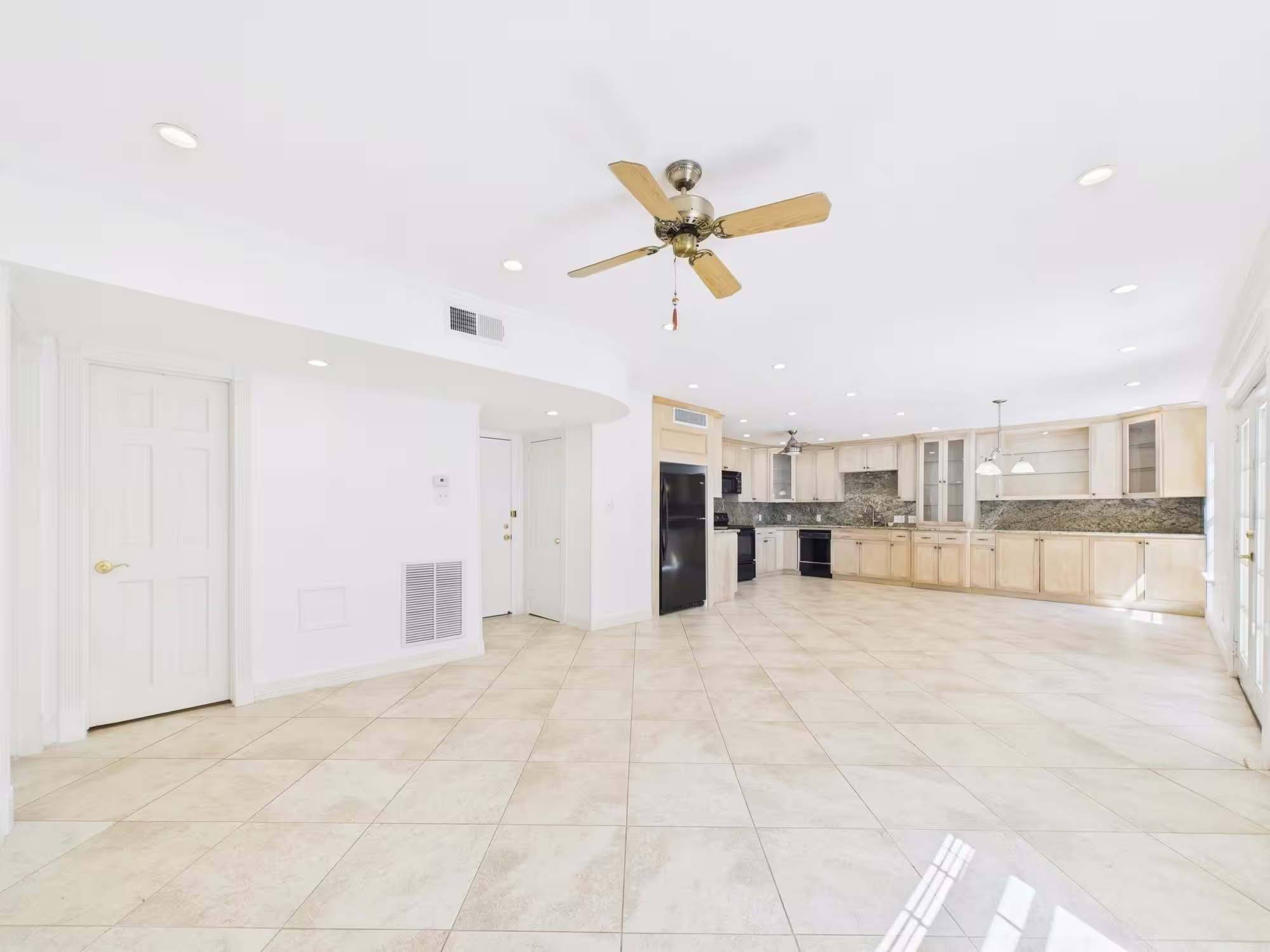 Photo 6 of 2824 Briarhurst Drive 13, Houston, TX