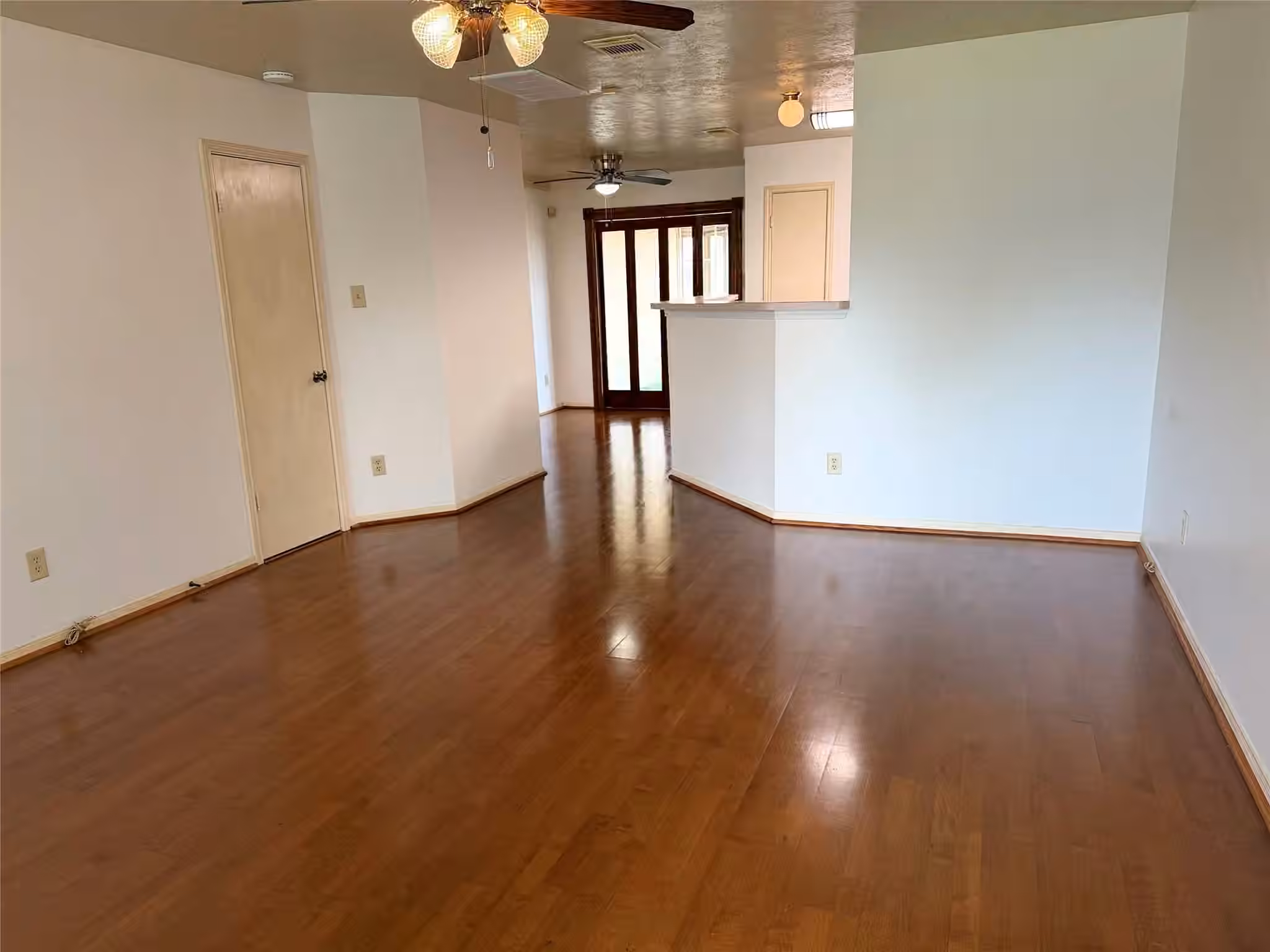 Photo 5 of 1036 Birnham Woods Boulevard, Pasadena, TX