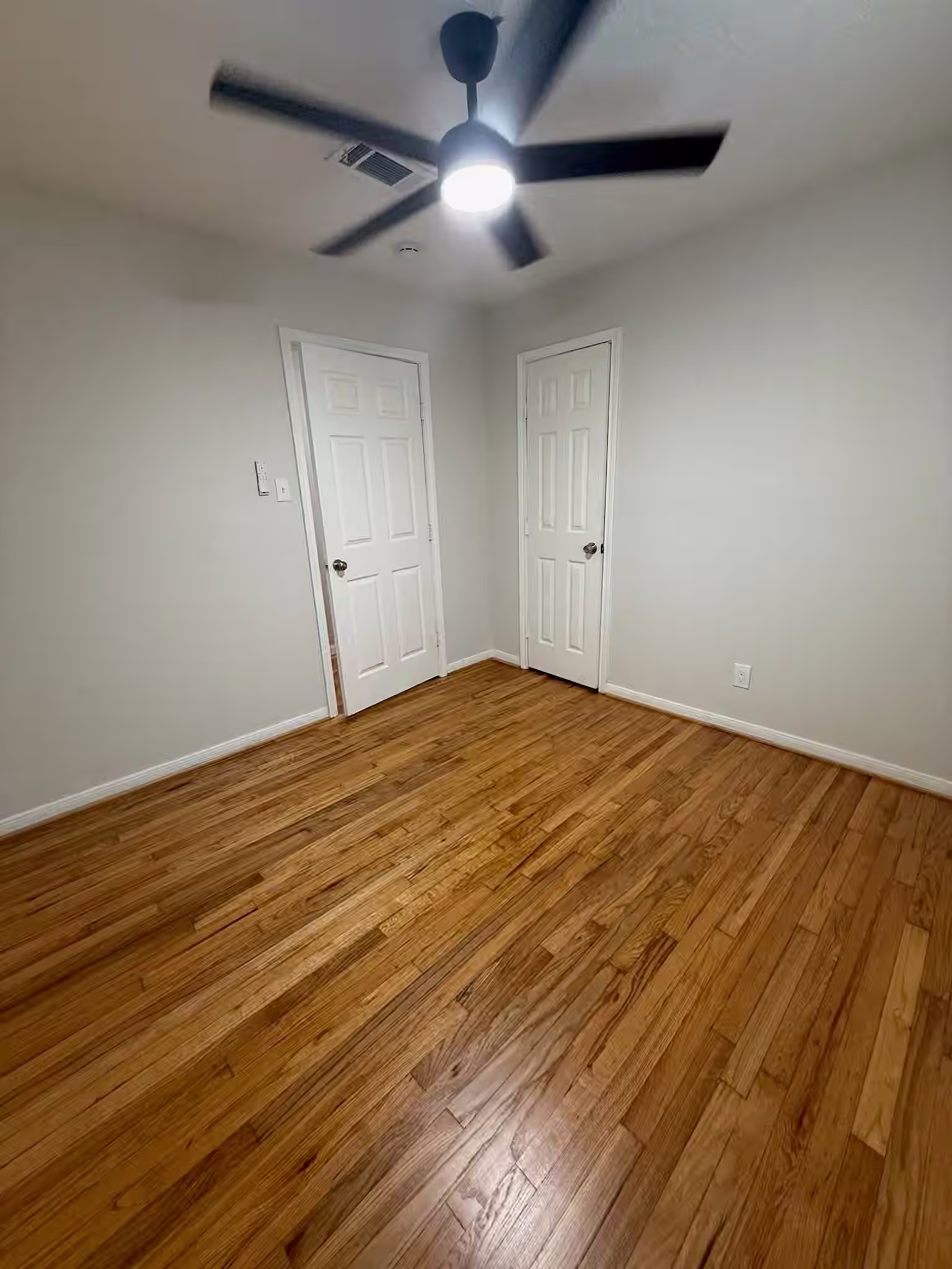 Photo 3 of 606 Wisconsin Street, South Houston, TX
