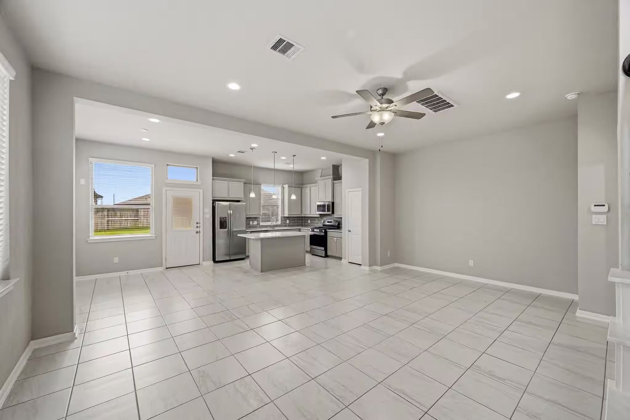 Photo 5 of 8718 Laurel Crest Drive, Missouri City, TX