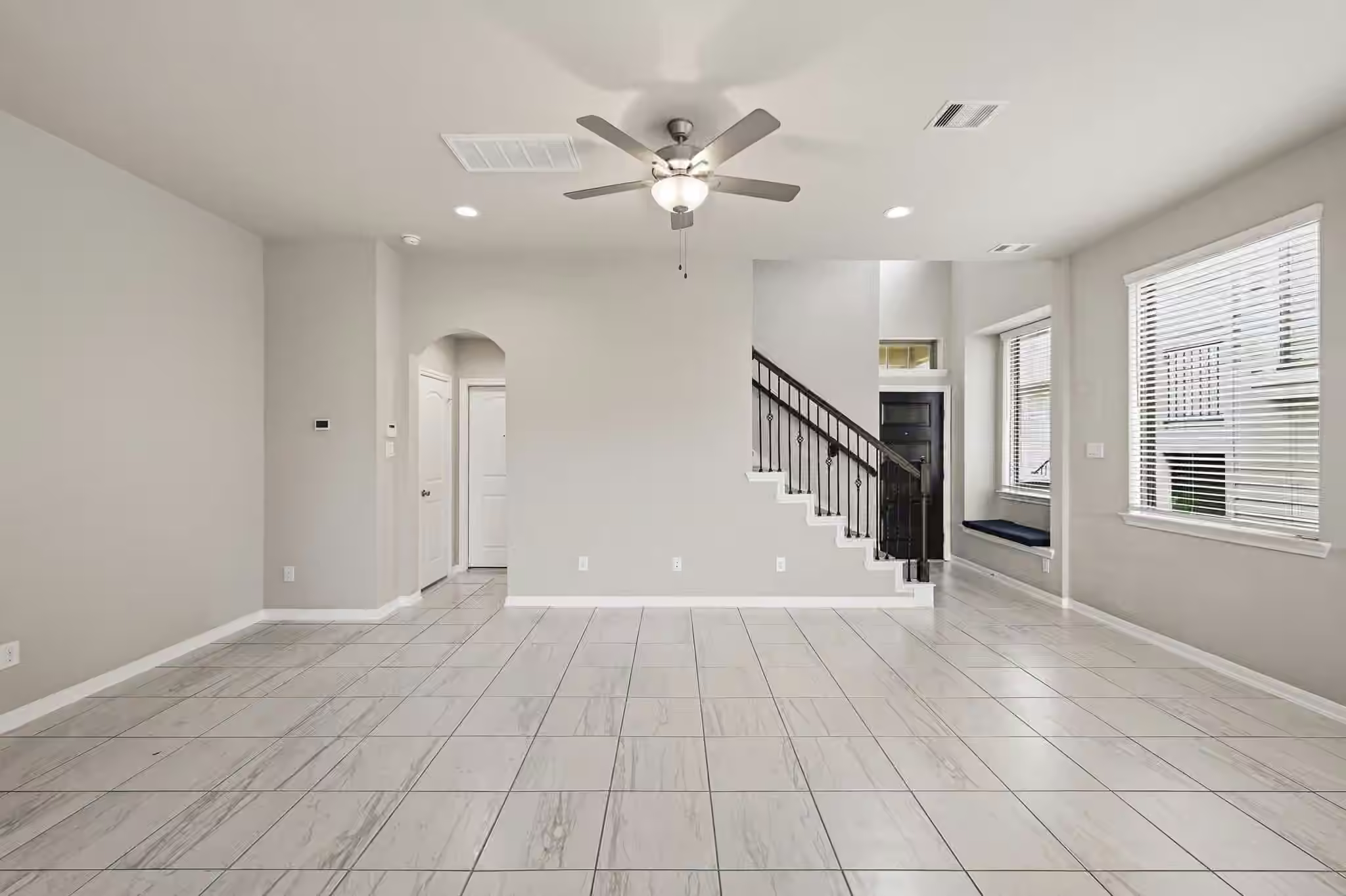 Photo 7 of 8718 Laurel Crest Drive, Missouri City, TX