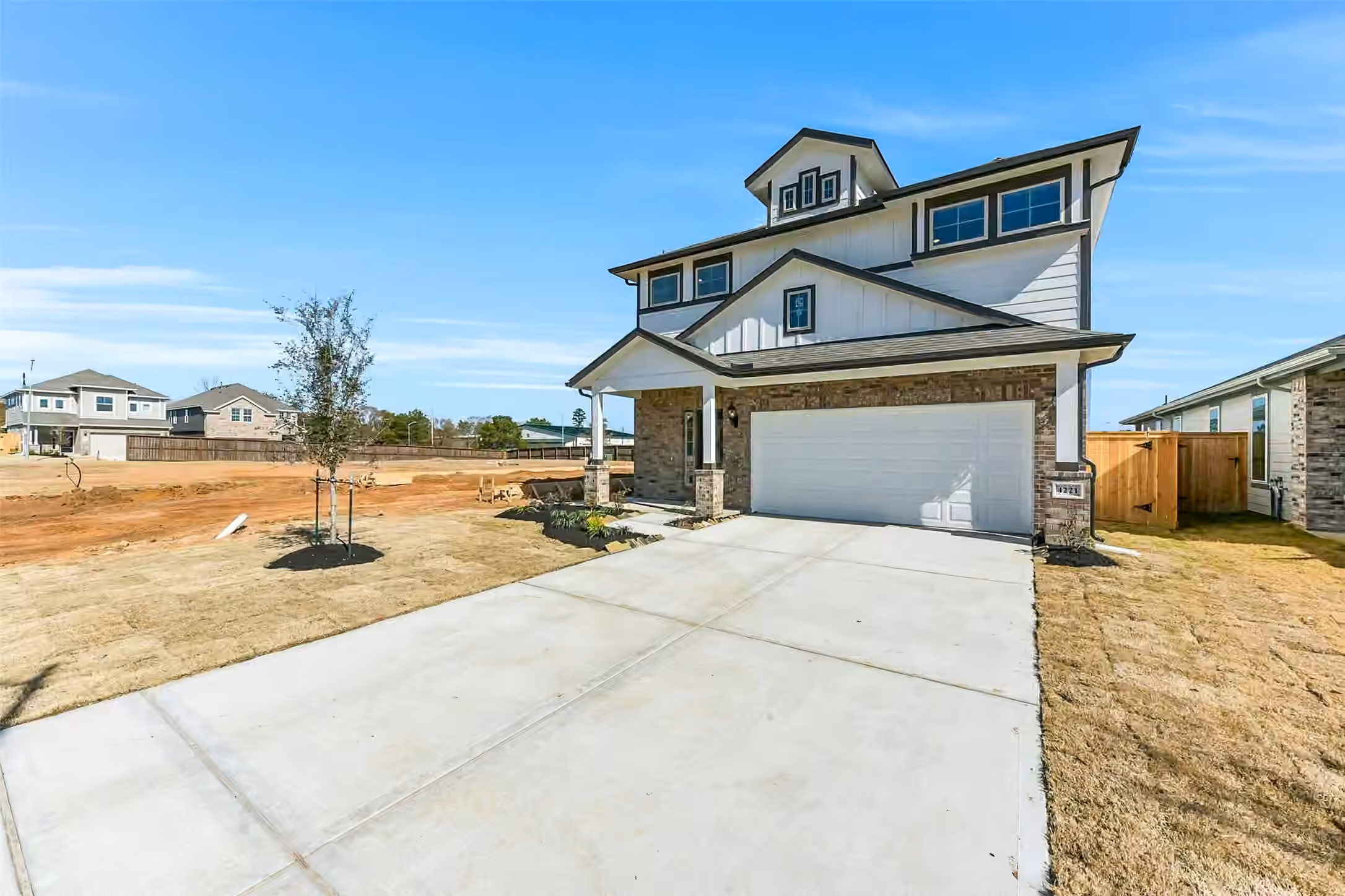 Photo 2 of 4221 Red Cedar Ring Lane, Pinehurst, TX