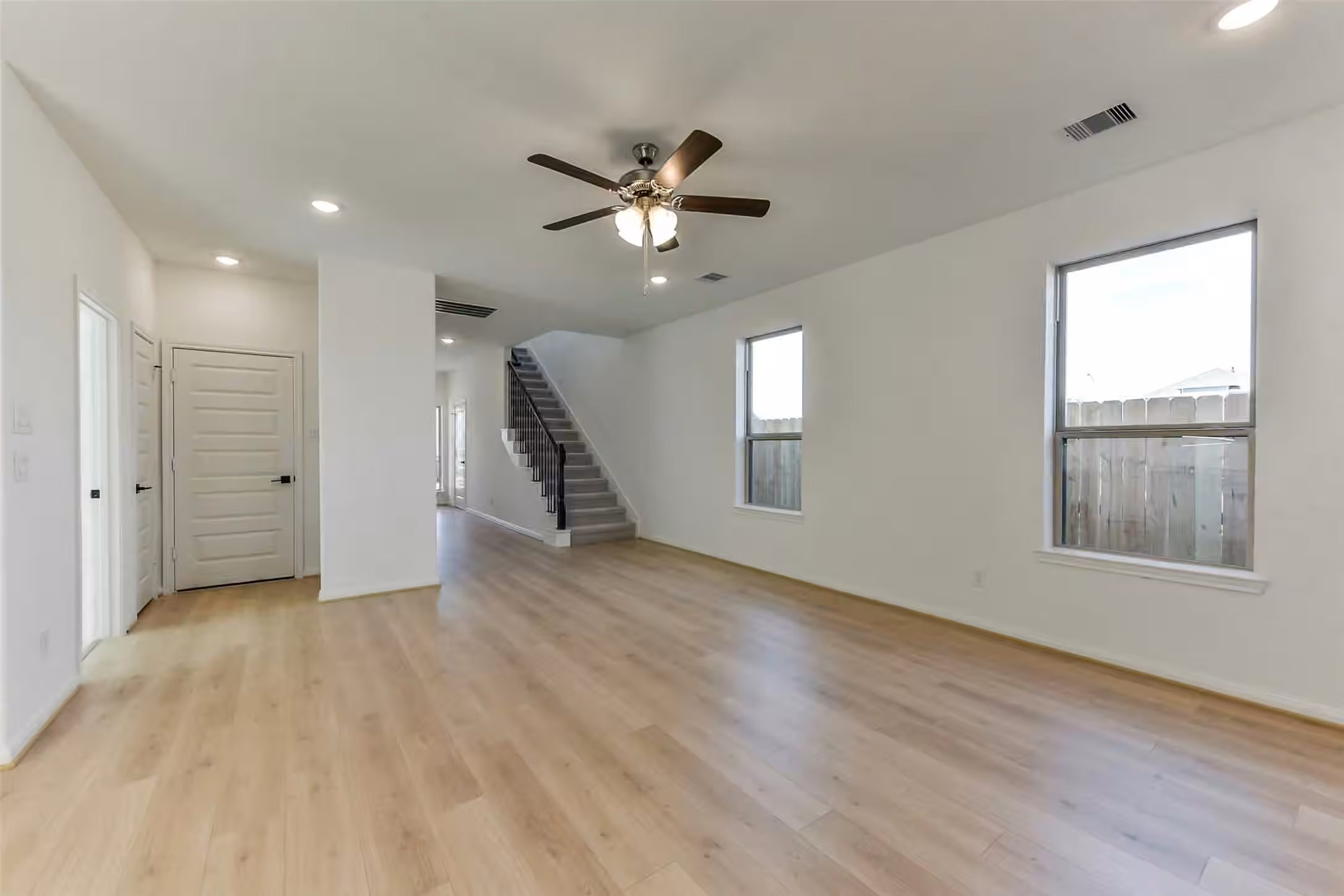Photo 5 of 4221 Red Cedar Ring Lane, Pinehurst, TX