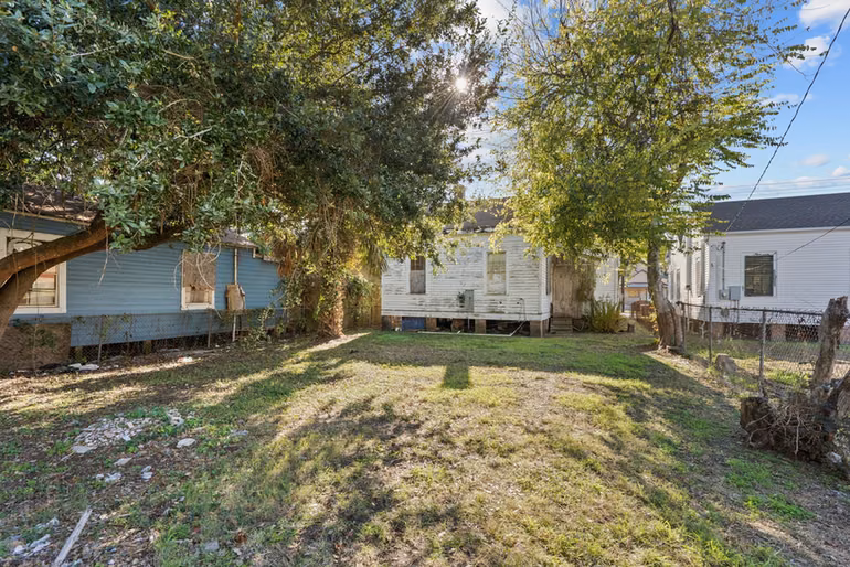 Photo 3 of 2814 Avenue L, Galveston, TX