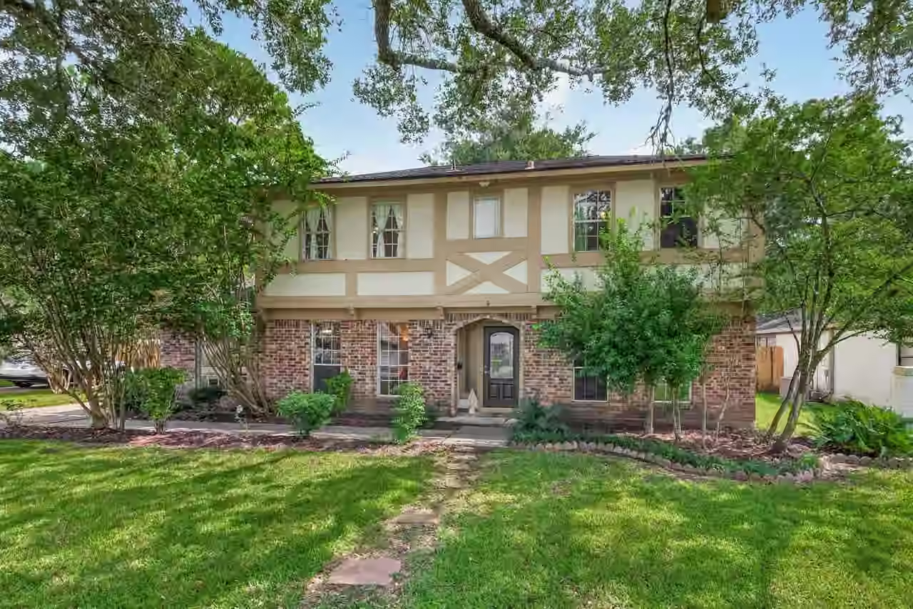Photo 2 of 2025 Briar Lane, Richmond, TX
