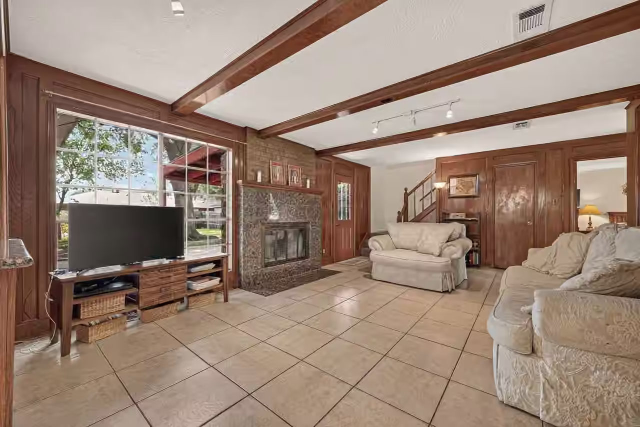 Photo 5 of 2025 Briar Lane, Richmond, TX