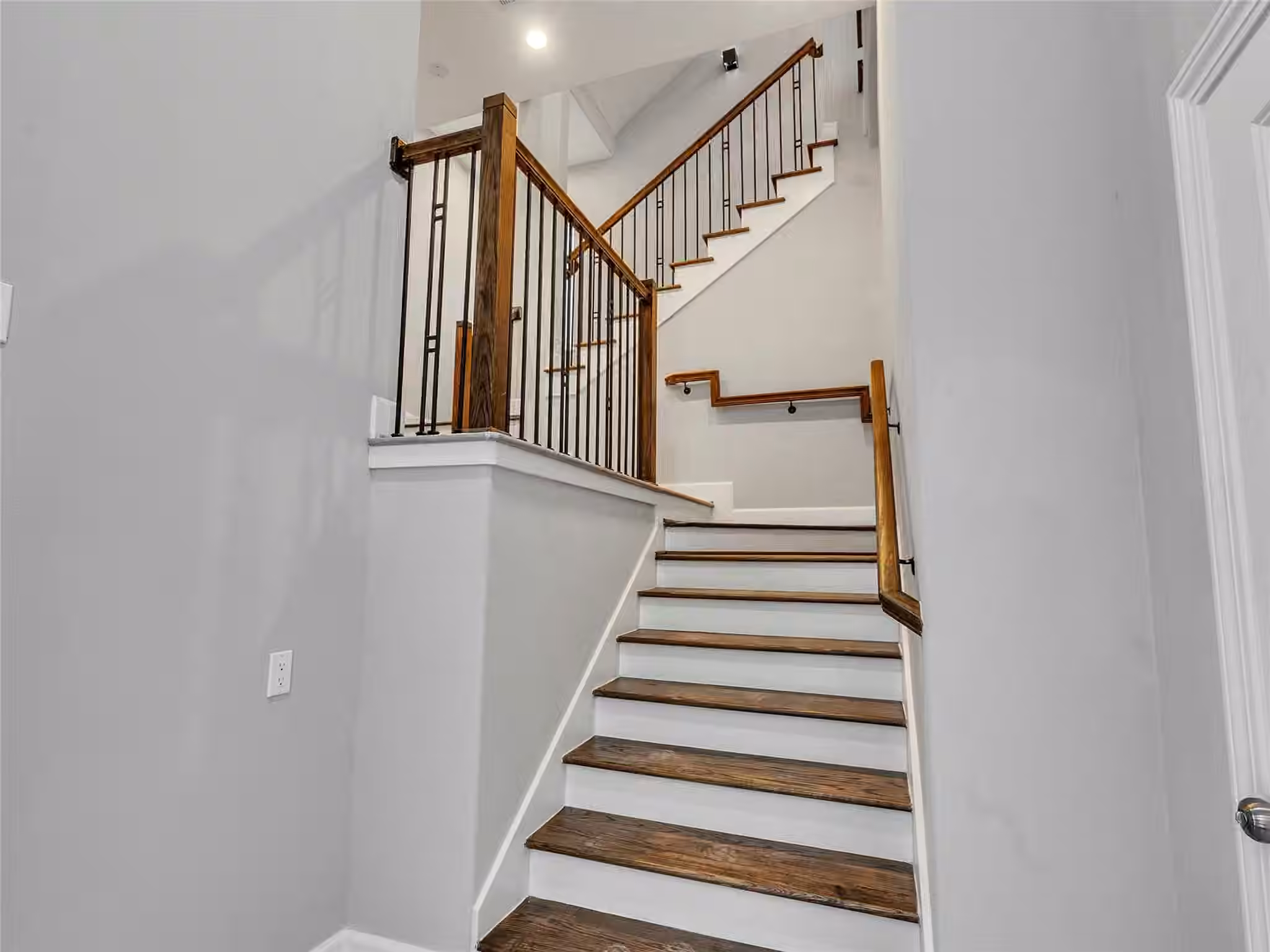 Photo 3 of 1122 W 16th Street C, Houston, TX