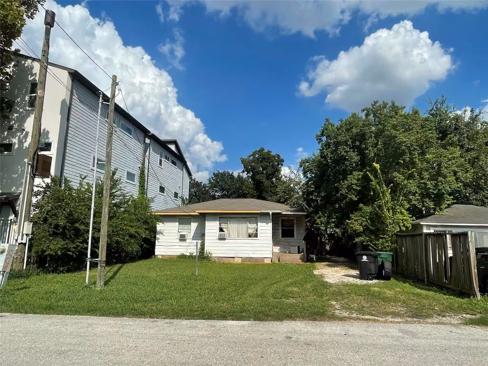 Photo 3 of 3718 Robertson Street, Houston, TX