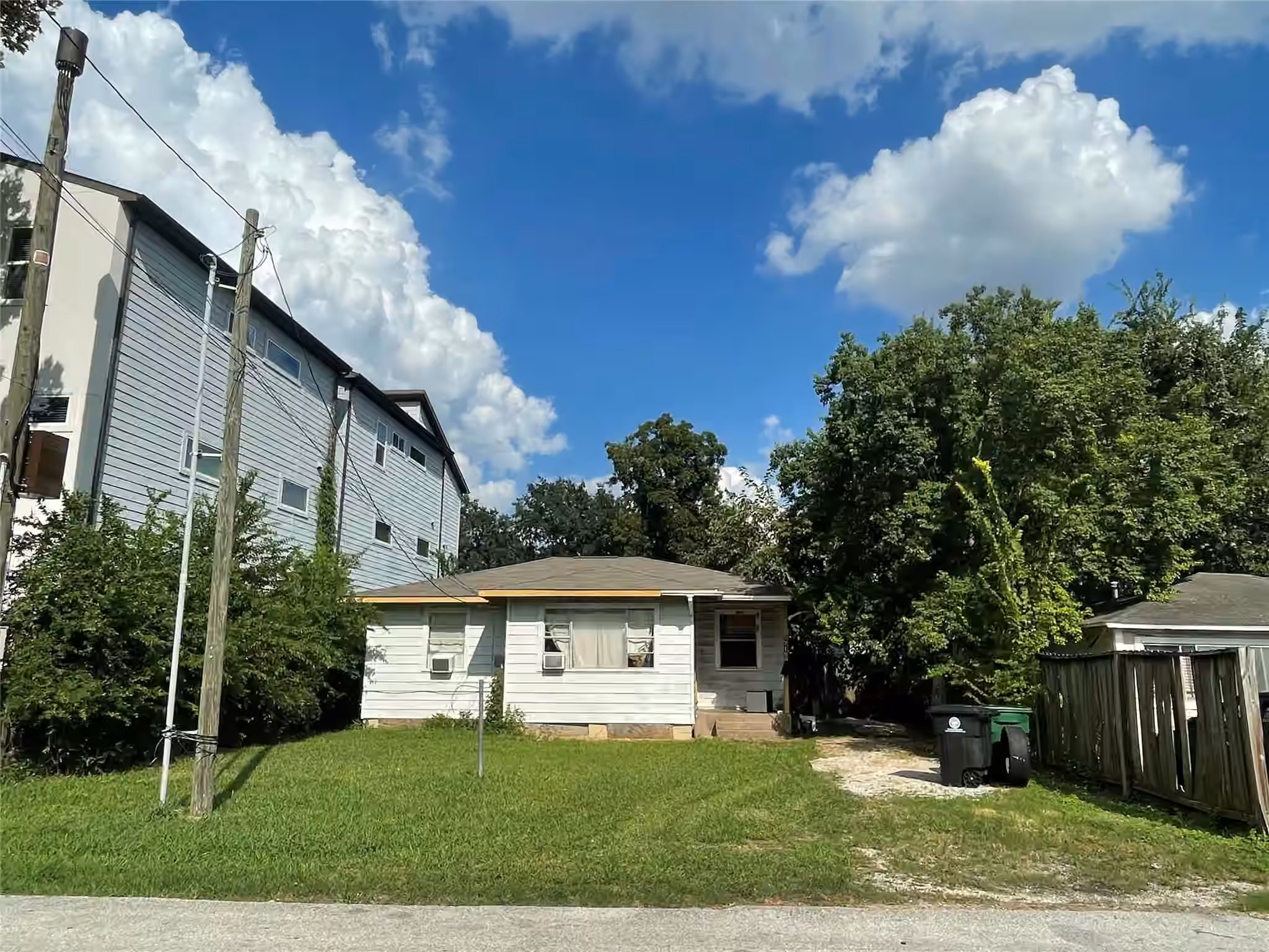 Photo 5 of 3718 Robertson Street, Houston, TX