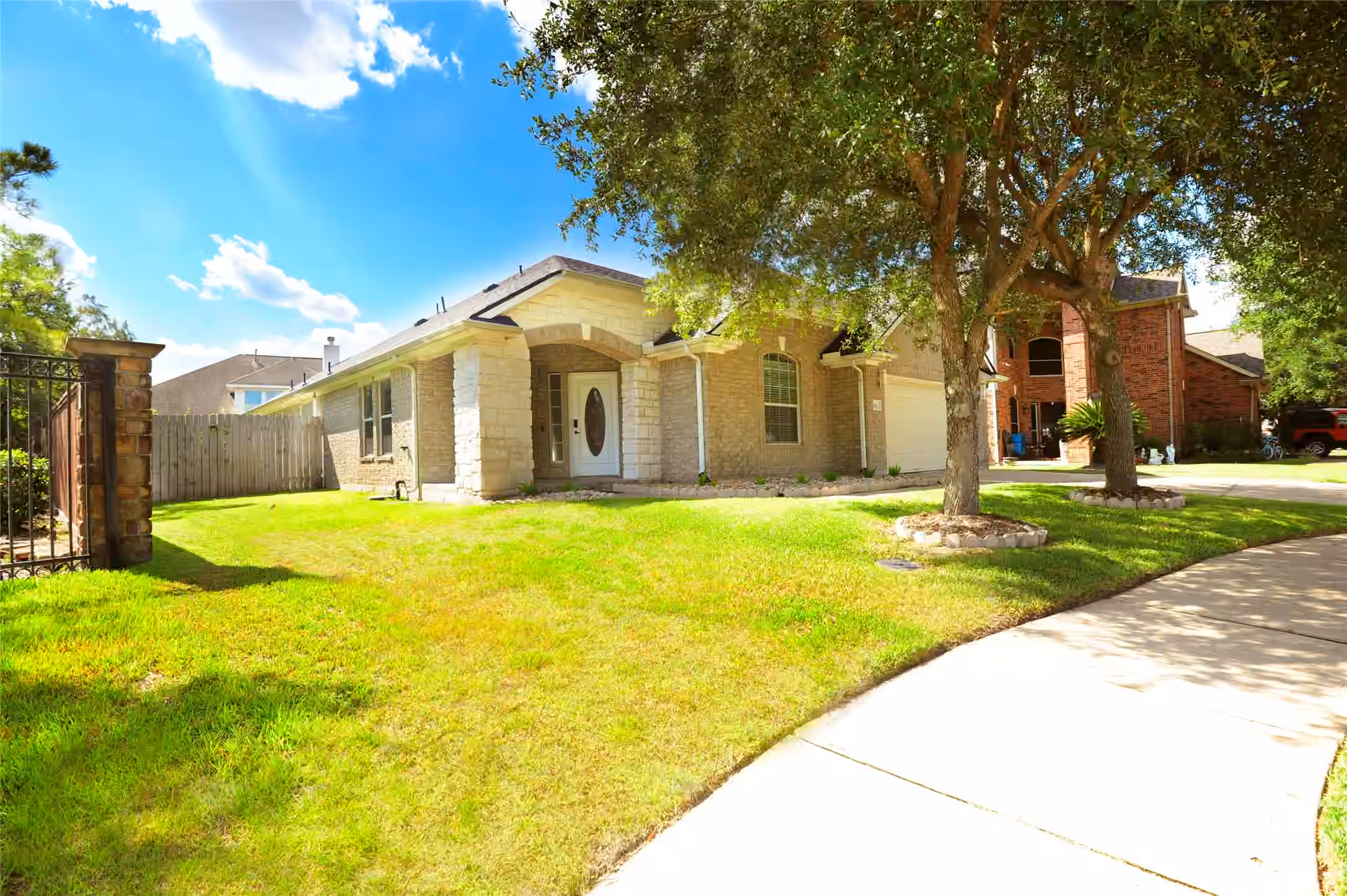 Photo 2 of 7822 Rocky Peak Lane, Richmond, TX