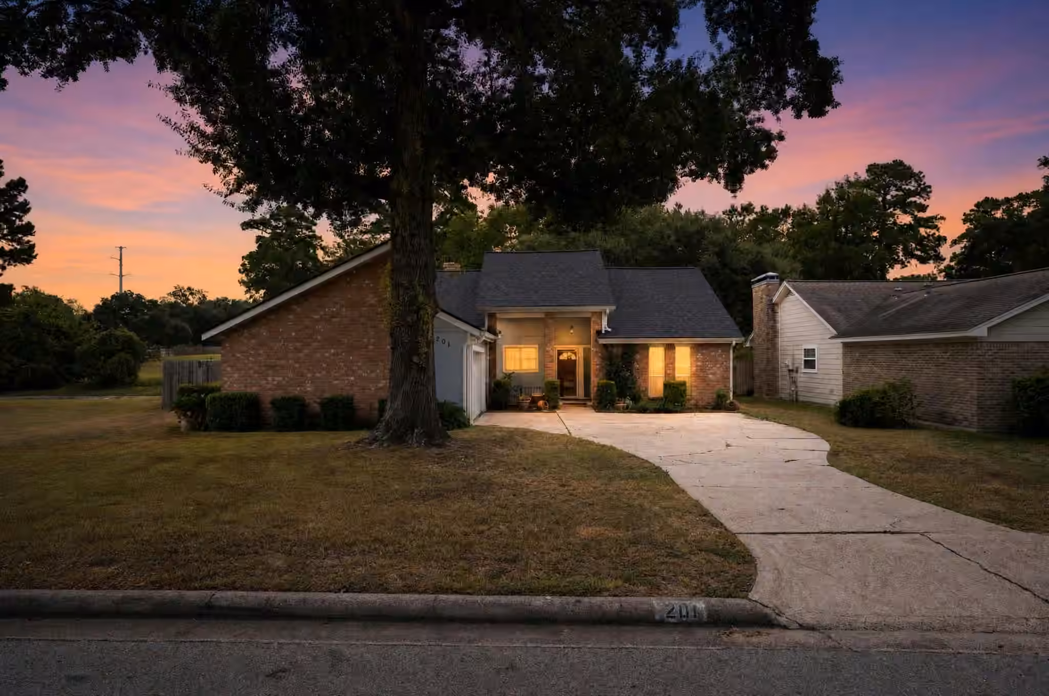 Photo 2 of 201 Prince Of Wales Street, Conroe, TX