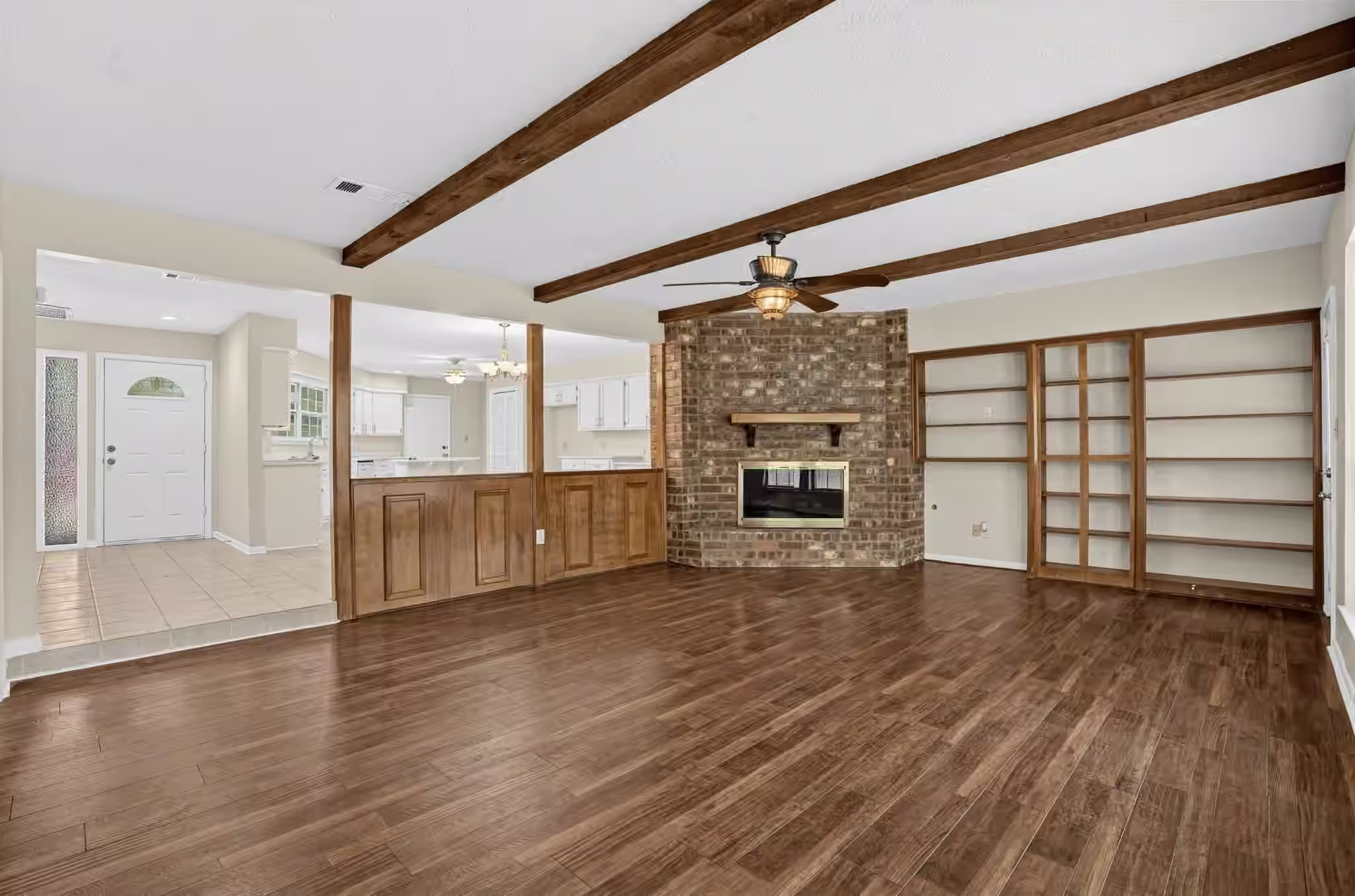Photo 3 of 201 Prince Of Wales Street, Conroe, TX