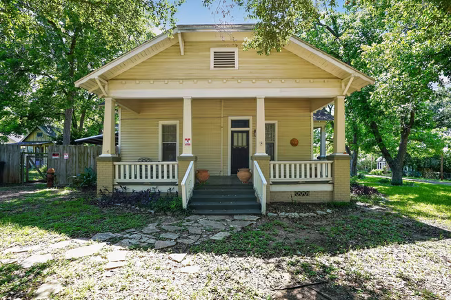 Photo of 106 E Valverde Street, Brenham, TX 77833