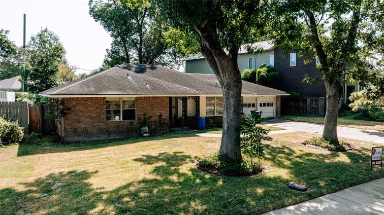 Photo 2 of 3807 Linkwood Drive, Houston, TX