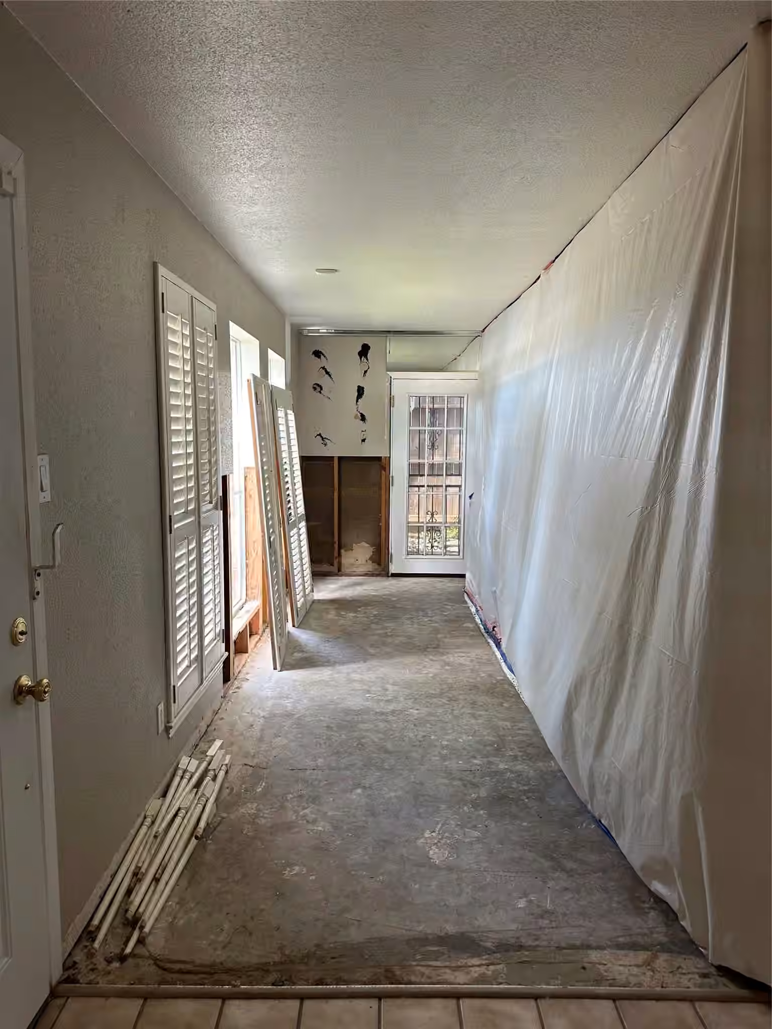 Photo 2 of 10149 Kemp Forest Drive, Houston, TX