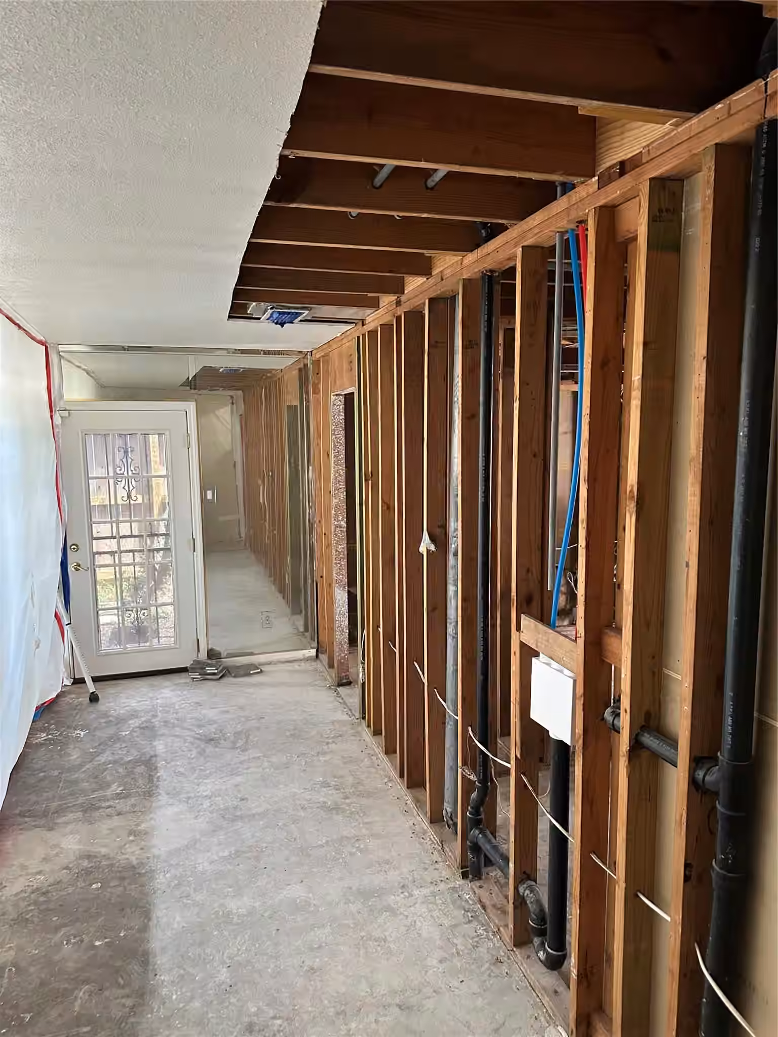 Photo 4 of 10149 Kemp Forest Drive, Houston, TX