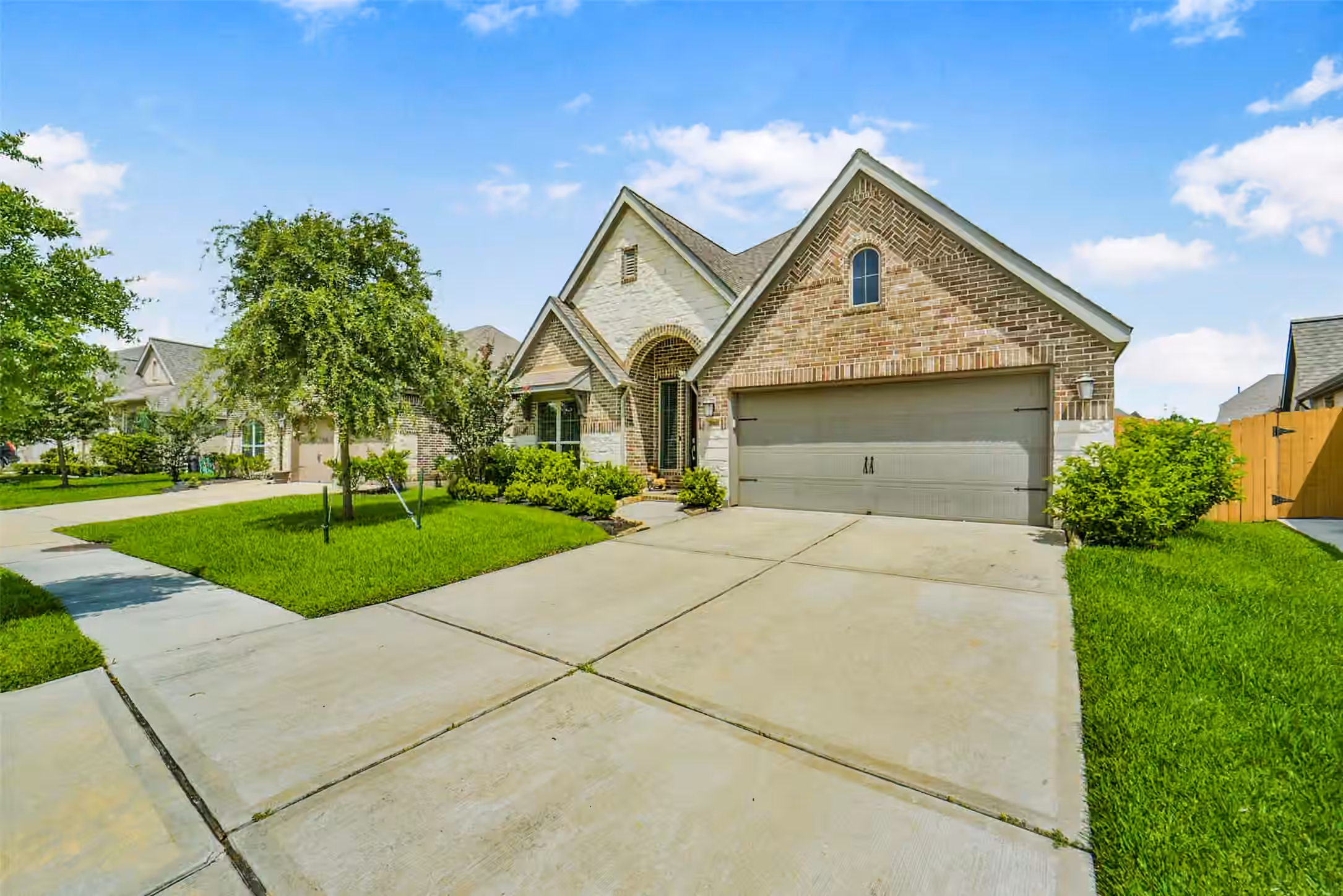 Photo 5 of 28160 Knight Peak Drive, Spring, TX