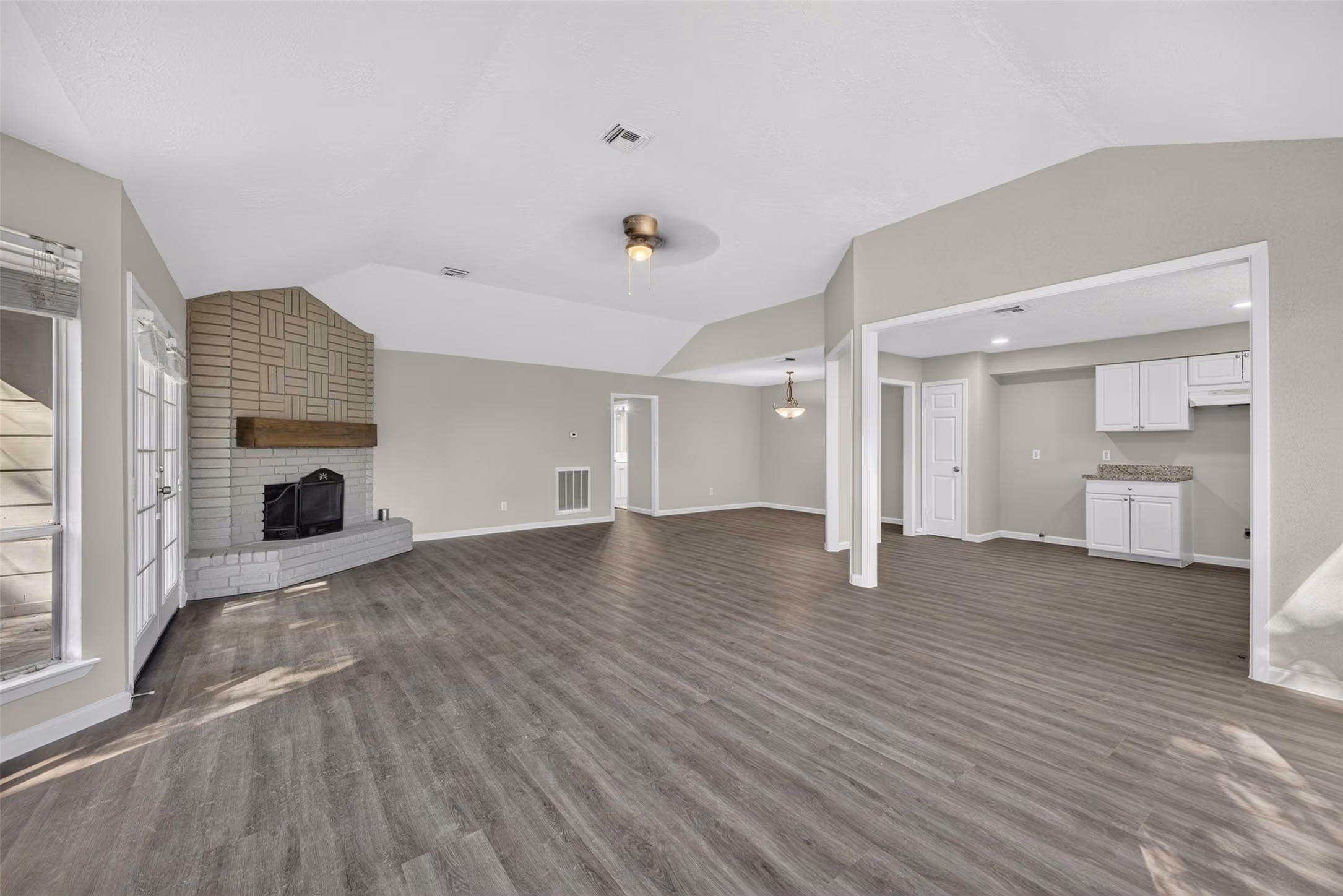 Photo 6 of 16122 Glen Mar Drive, Houston, TX