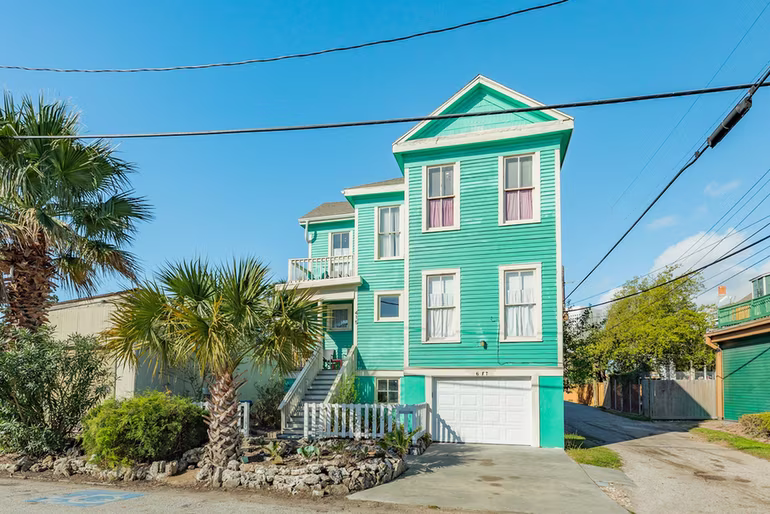Photo 2 of 415 14th Street, Galveston, TX