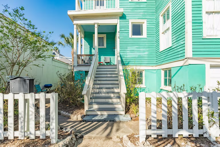 Photo 4 of 415 14th Street, Galveston, TX