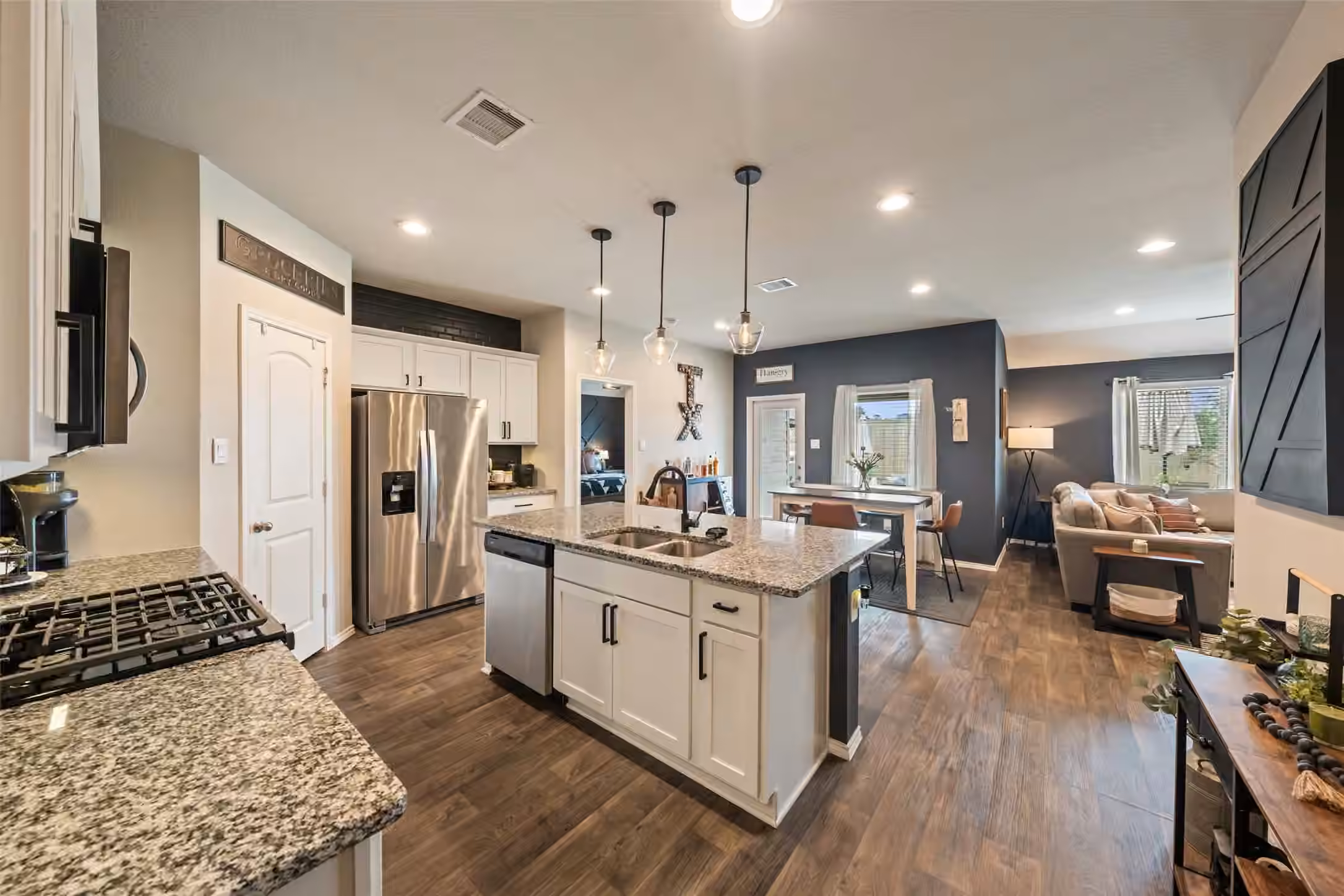 Photo 4 of 2623 Lost Holly Lane, Conroe, TX