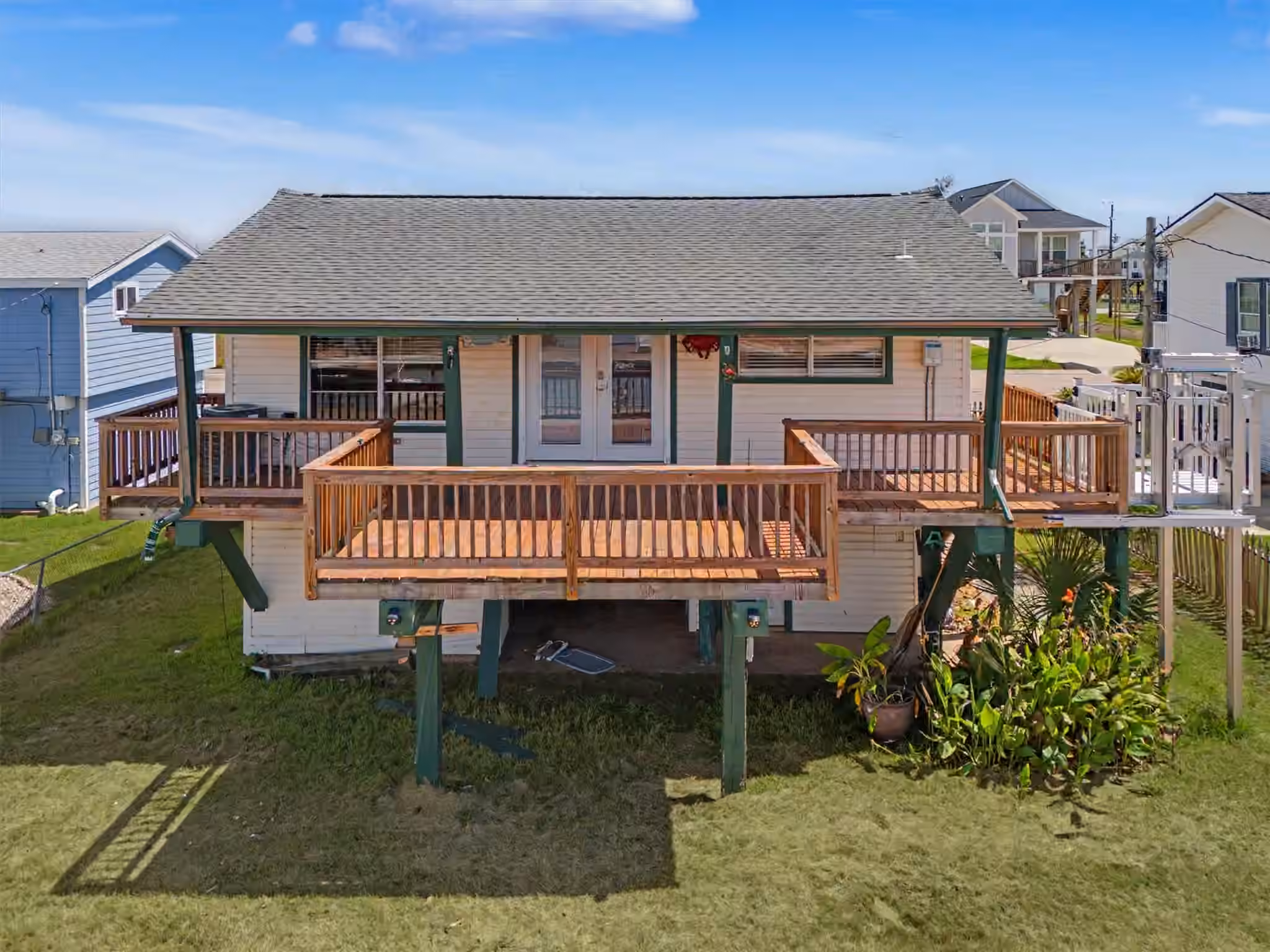 Photo of 16646 Jolly Roger Road, Jamaica Beach, TX 77554