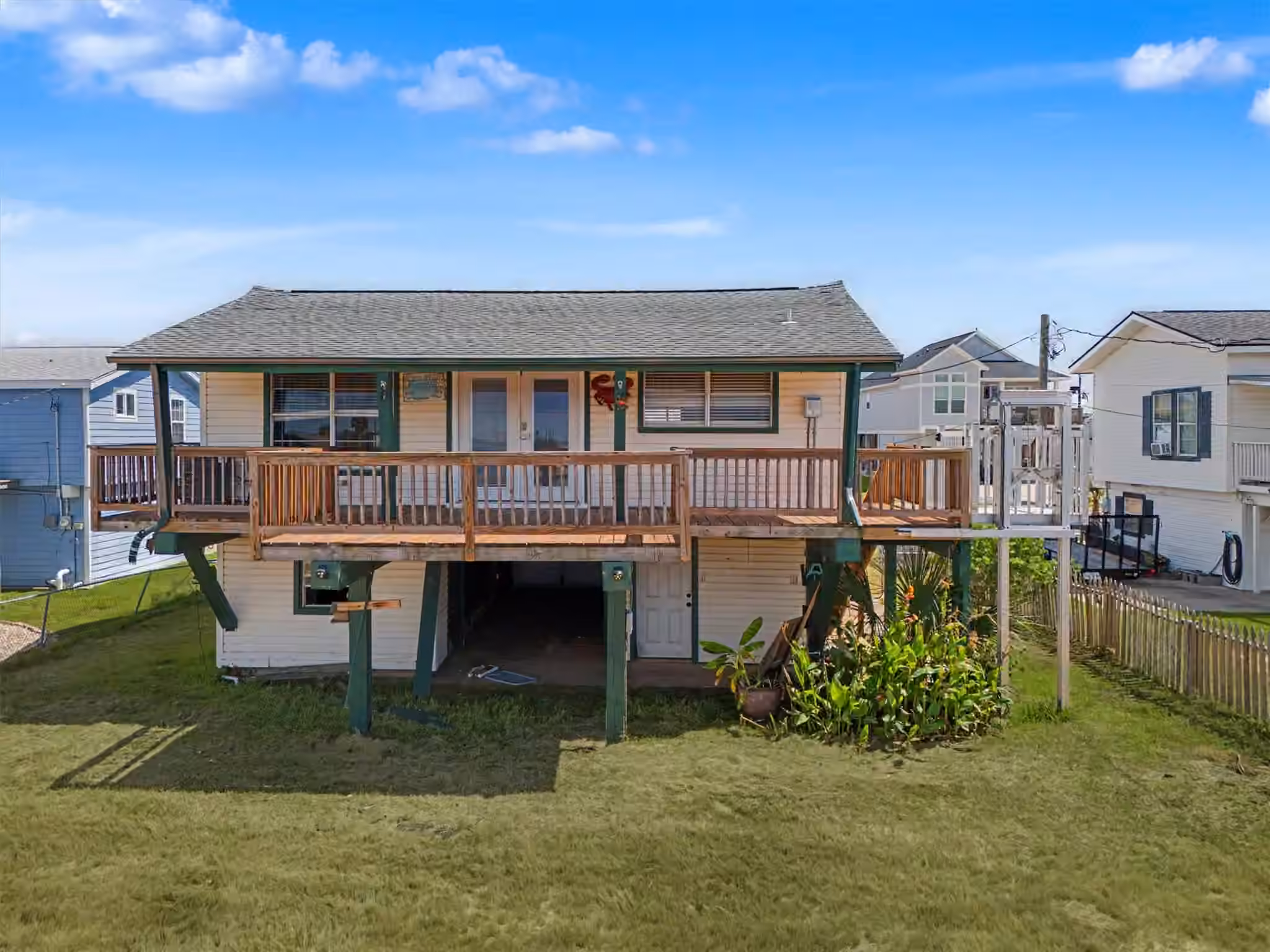 Photo 6 of 16646 Jolly Roger Road, Jamaica Beach, TX