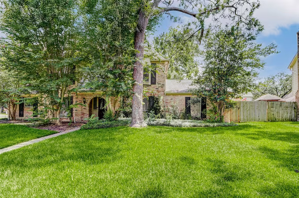 Photo 2 of 18103 Ravenfield Drive, Houston, TX