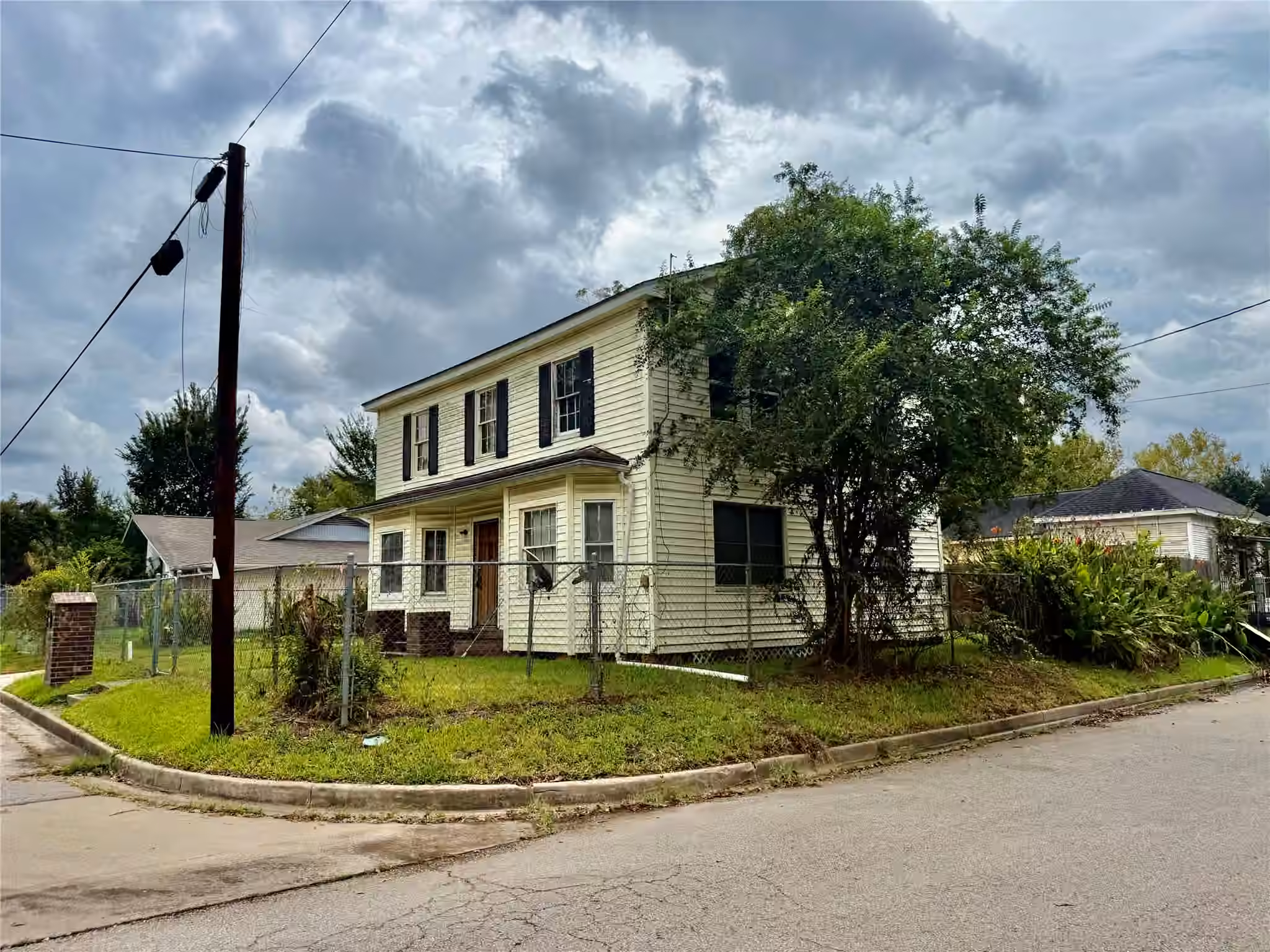 Photo 4 of 501 Avenue I Avenue, Conroe, TX