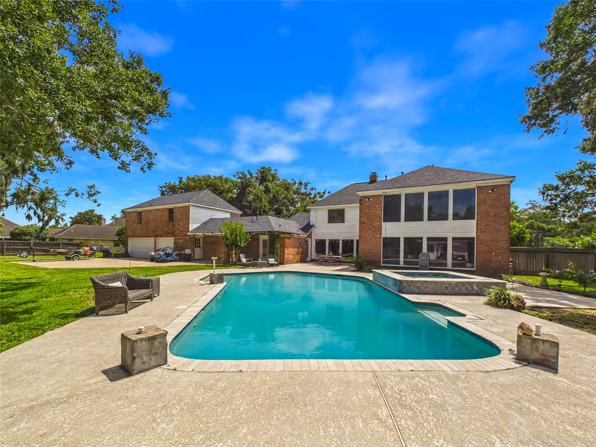Photo of 111 Cherrywood Dr, Lake Jackson, TX 77566