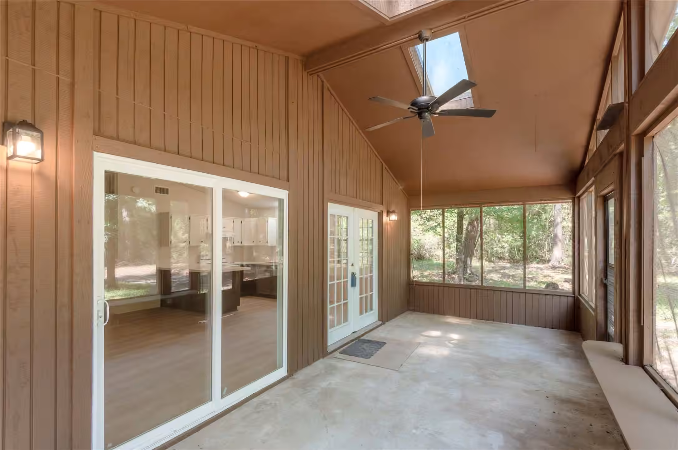 Photo 6 of 28633 Shawnee Court, Huntsville, TX