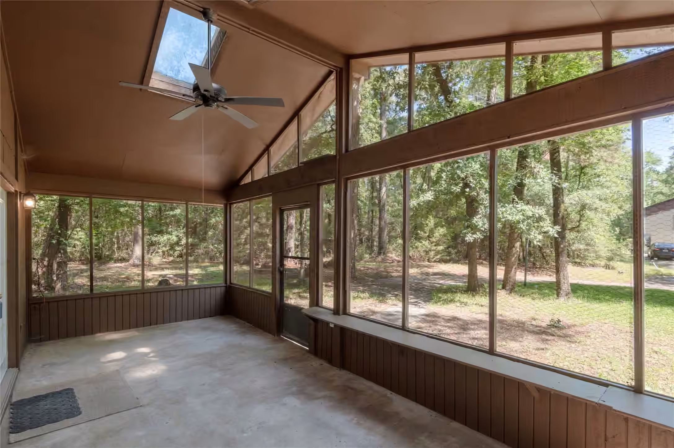 Photo 7 of 28633 Shawnee Court, Huntsville, TX